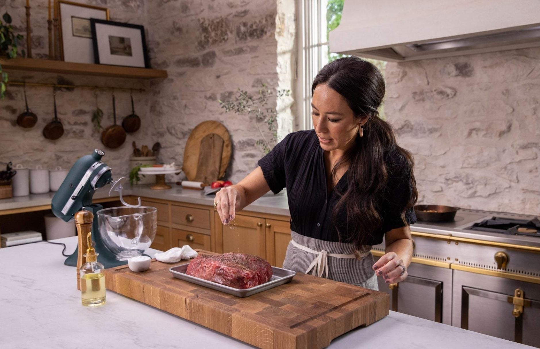 Magnolia Table with Joanna Gaines: Season 3, Episode 1