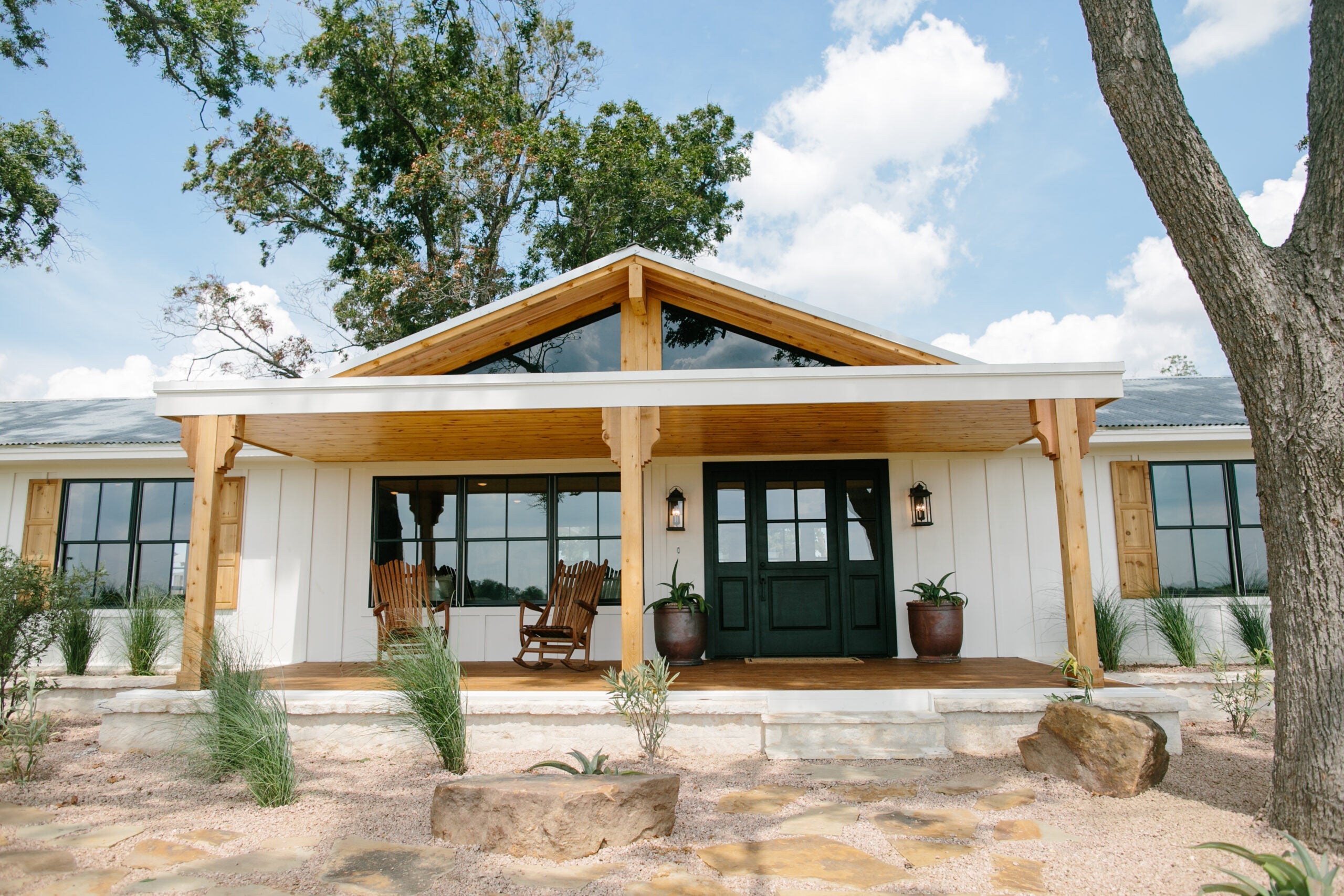 Fixer Upper Season 3, Episode 8 – Magnolia