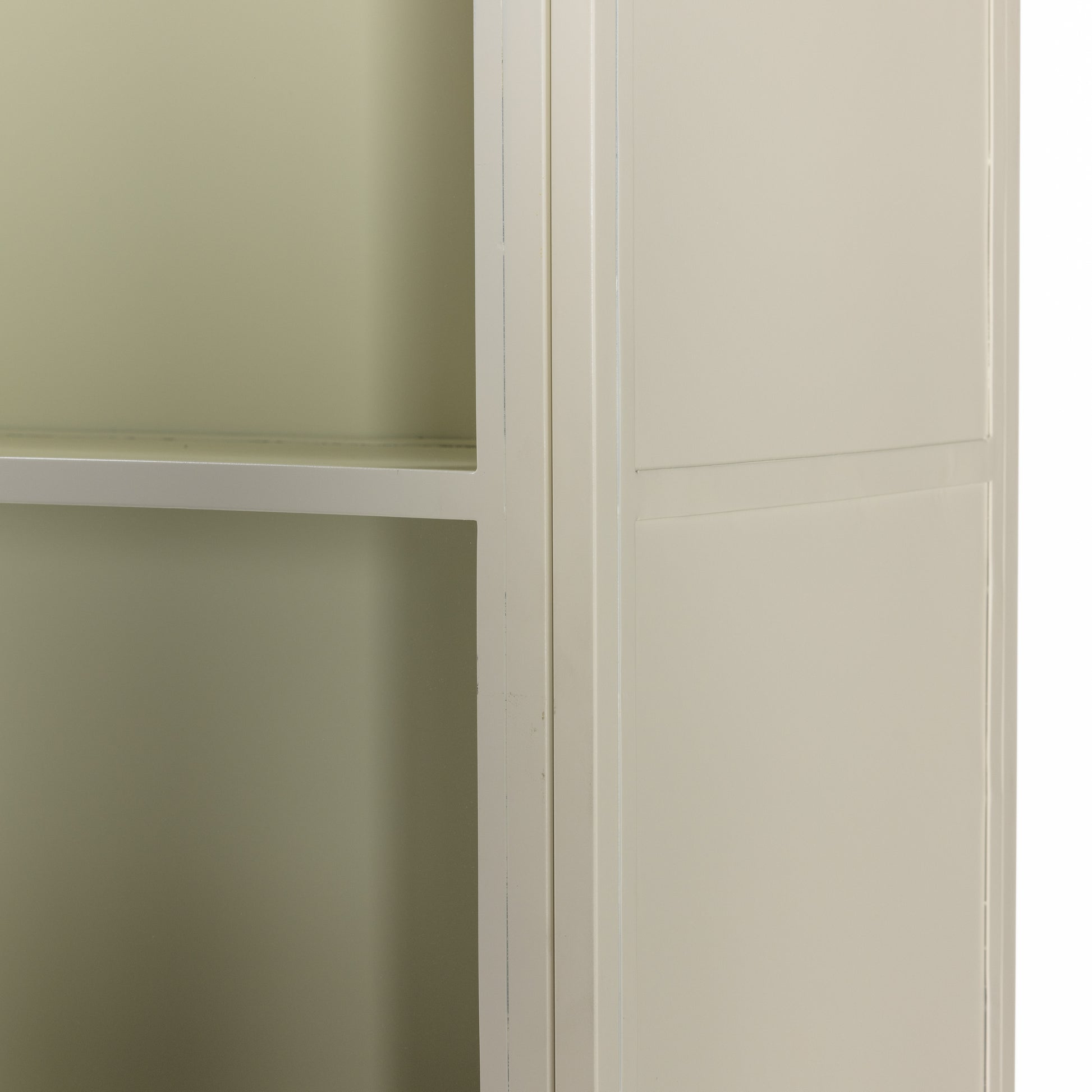 Elise Cabinet edge up close
