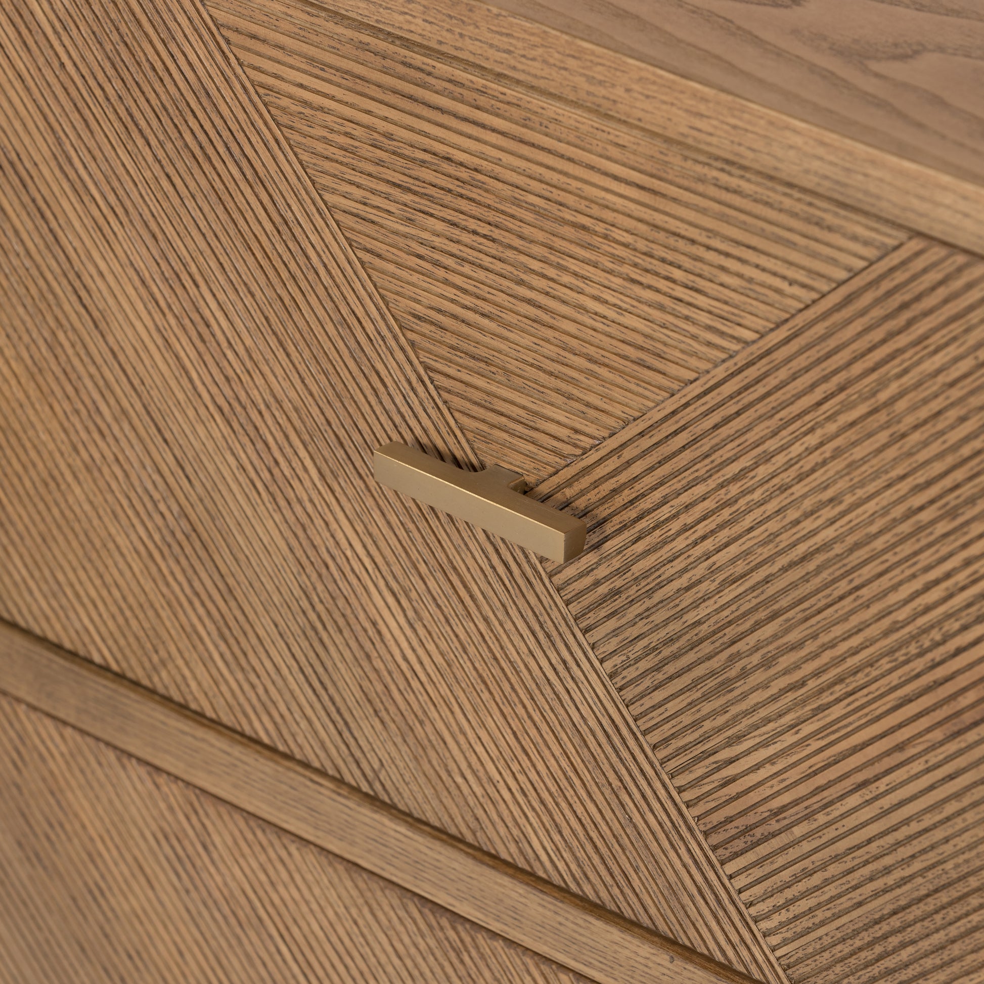 Dawn 6 Drawer Dresser in Natural Ash handle up close