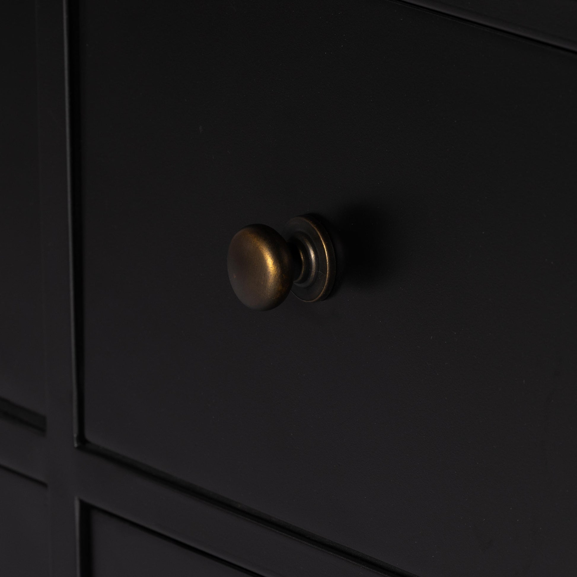Brady 12 Drawer Dresser close up of knob