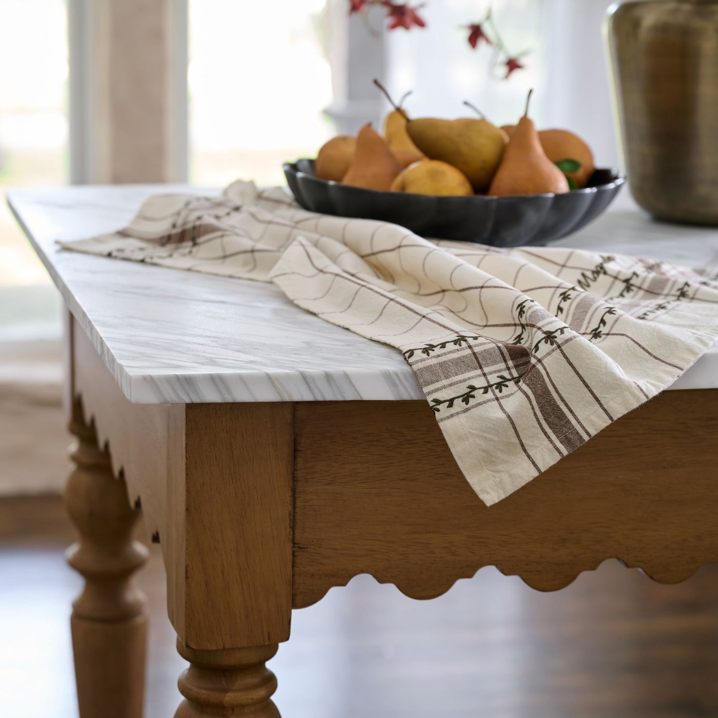 Sadie Scalloped Kitchen Island corner