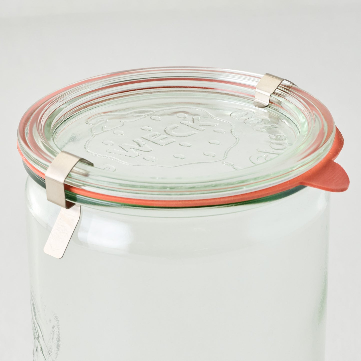 Weck 974 1 1/2 L Cylindrical Jar up close