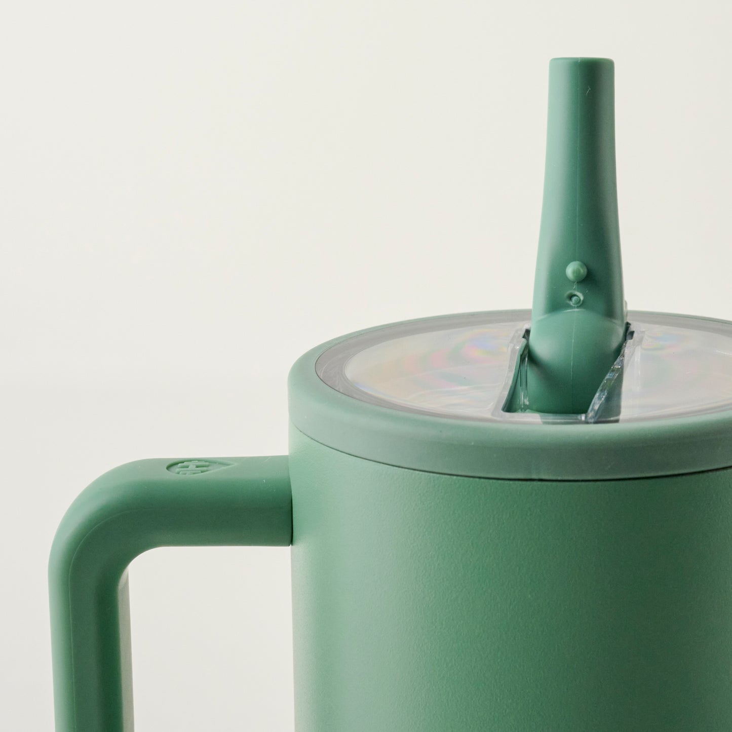 Magnolia Blocked Sage 32oz Traveler lid up close