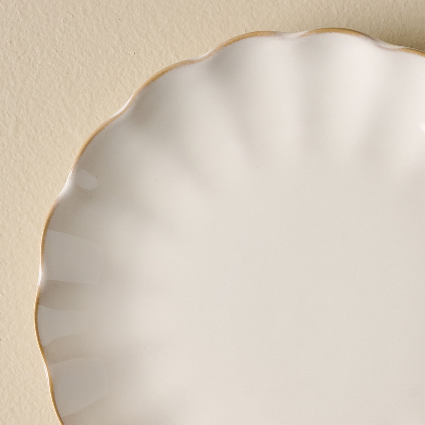 Cream Scalloped Plate close up