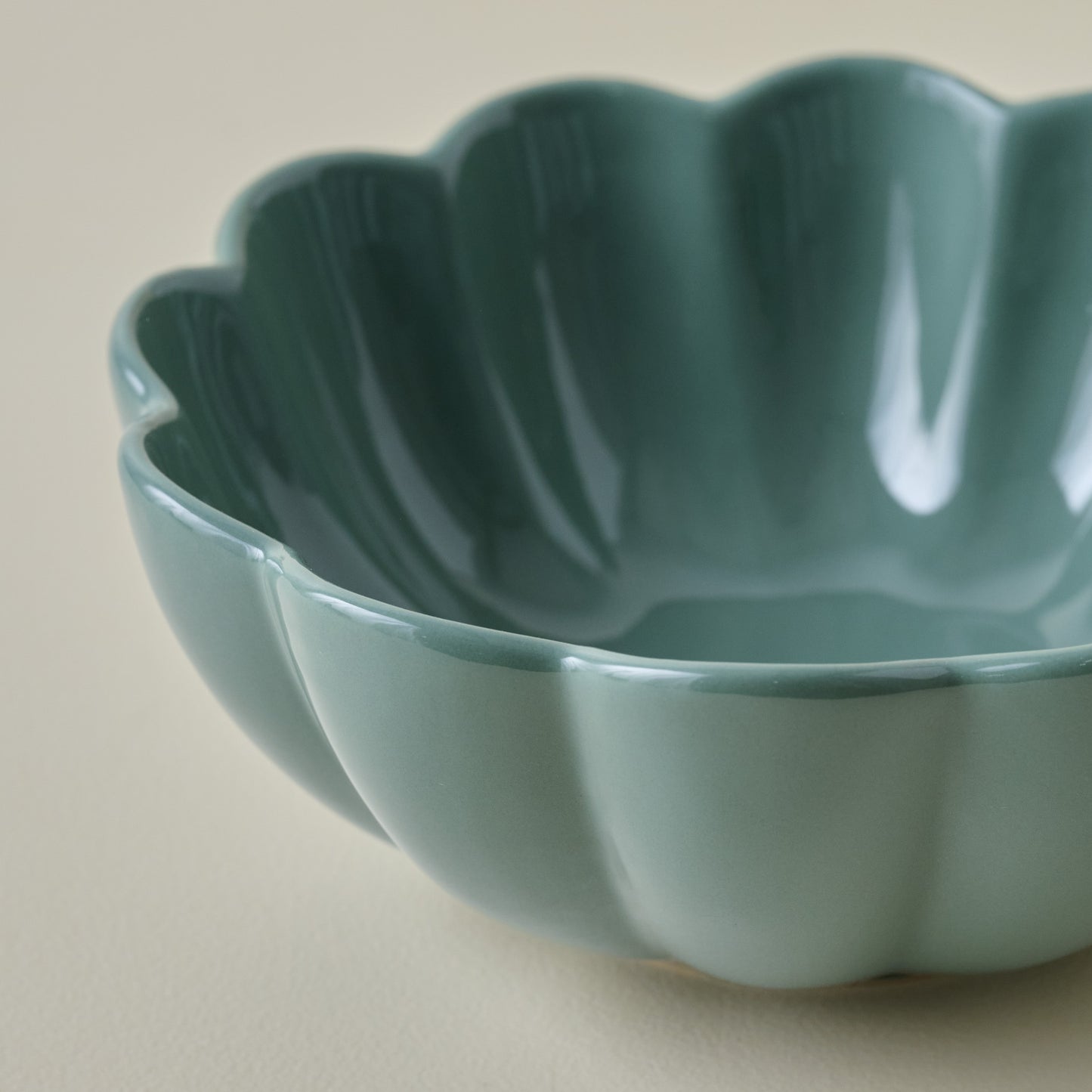 Seagrass Scalloped Cereal Bowl up close