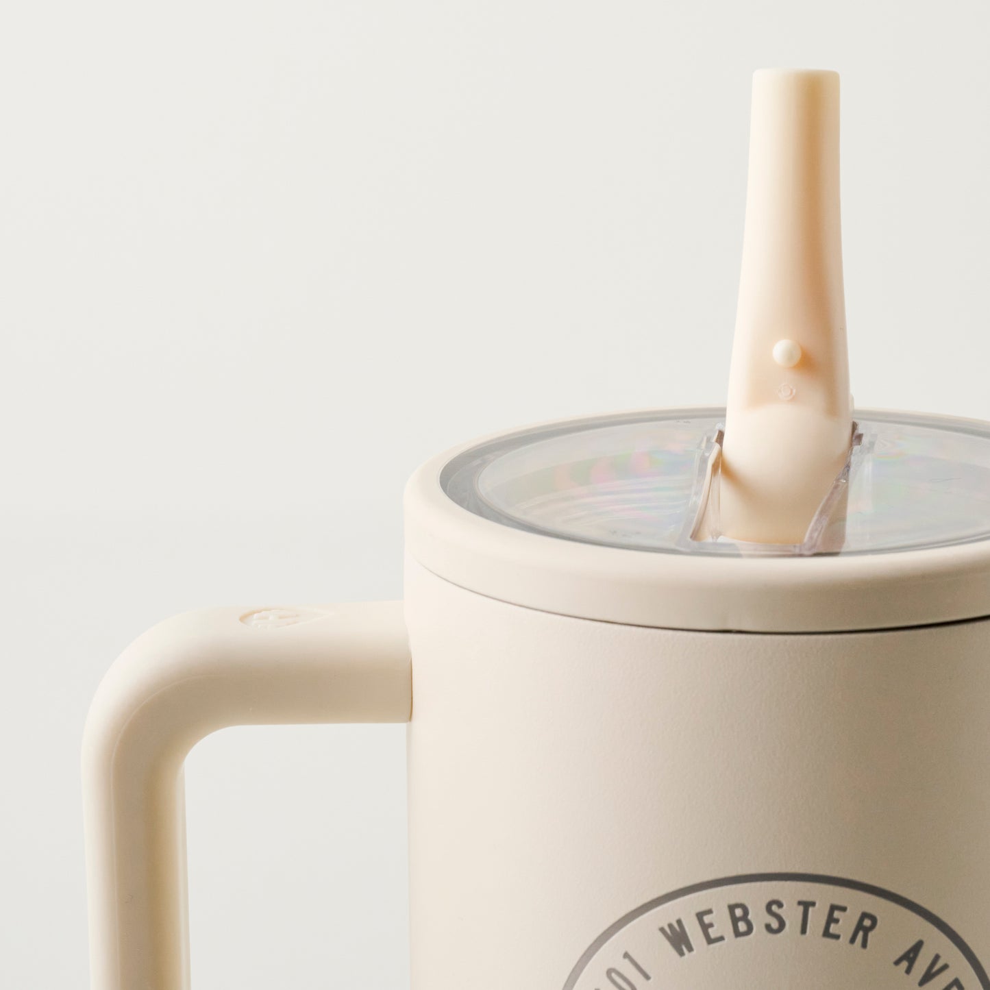 Magnolia Crest Cream 32oz Traveler top close up