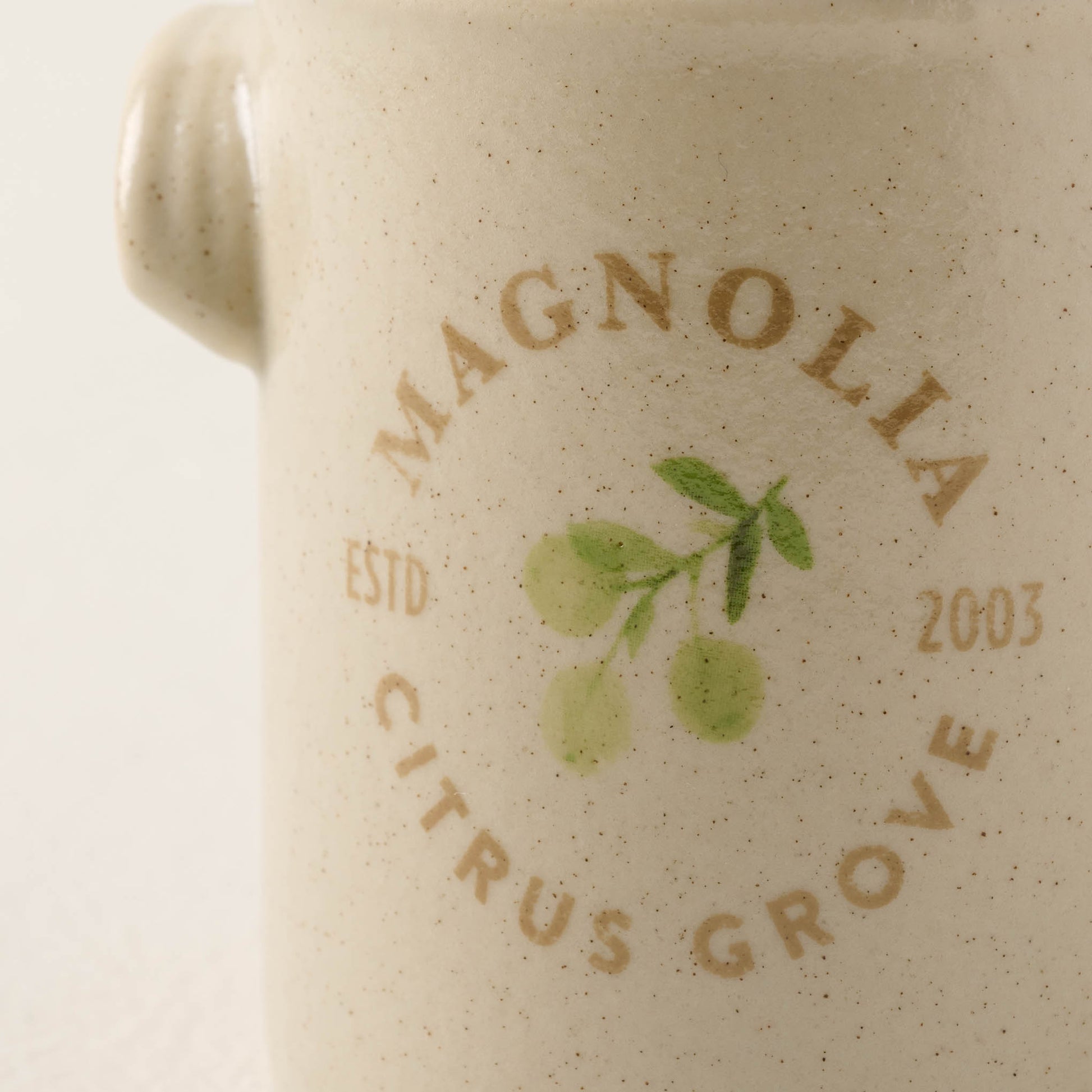 close up view of citrus grove label
