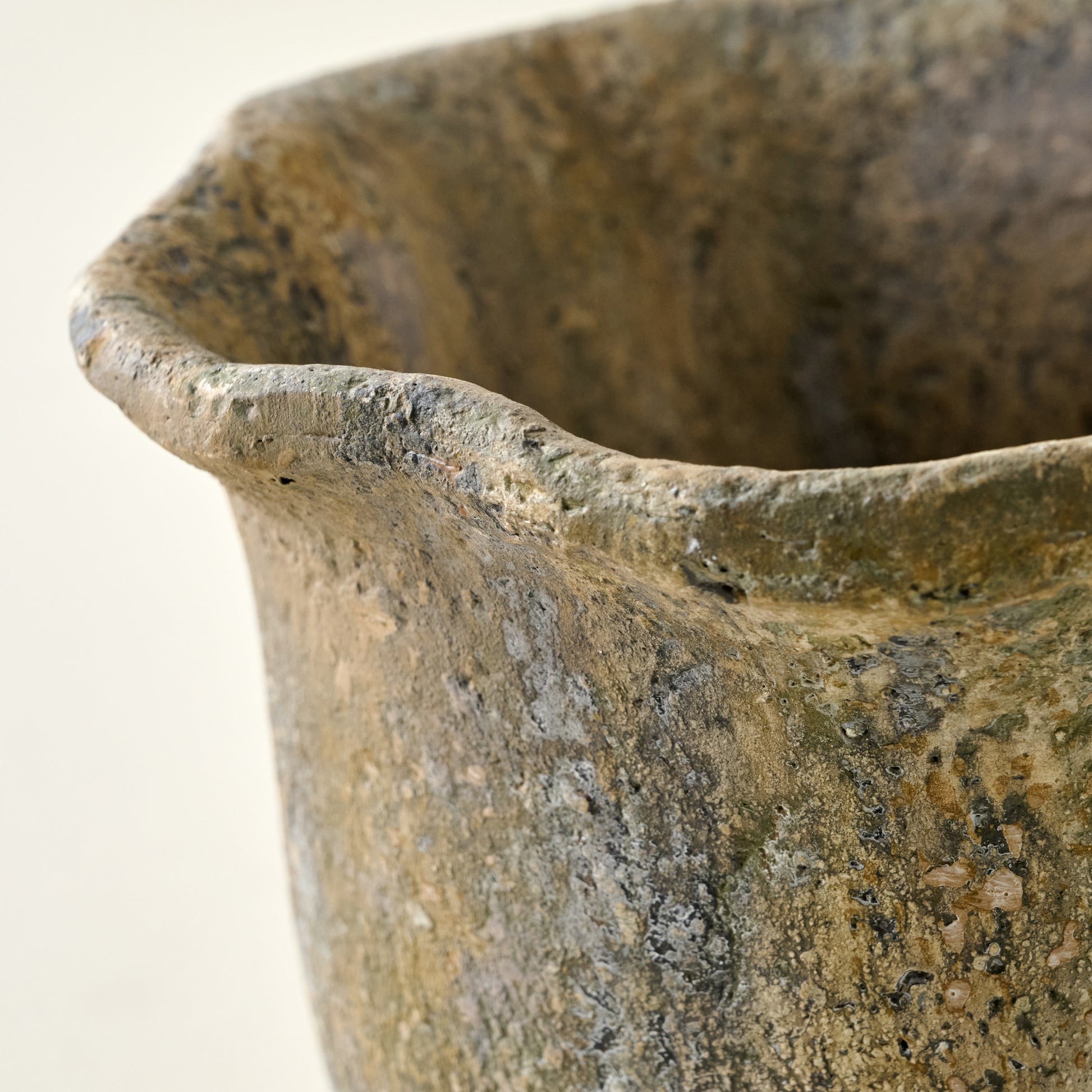 Scalloped Rim Planter up close