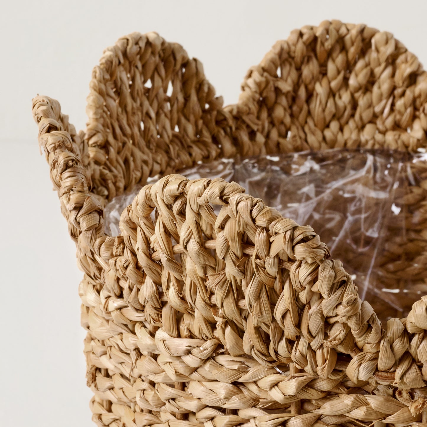 Solene Woven Scalloped Planter up close