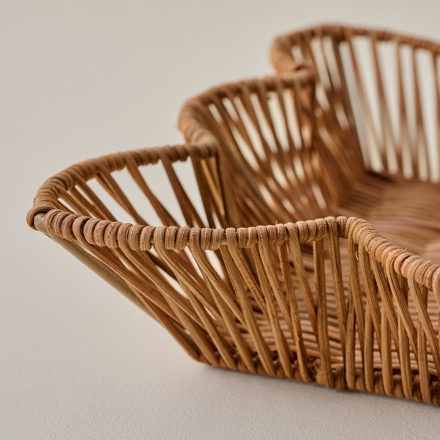 Norah Woven Scalloped Tray edge up close
