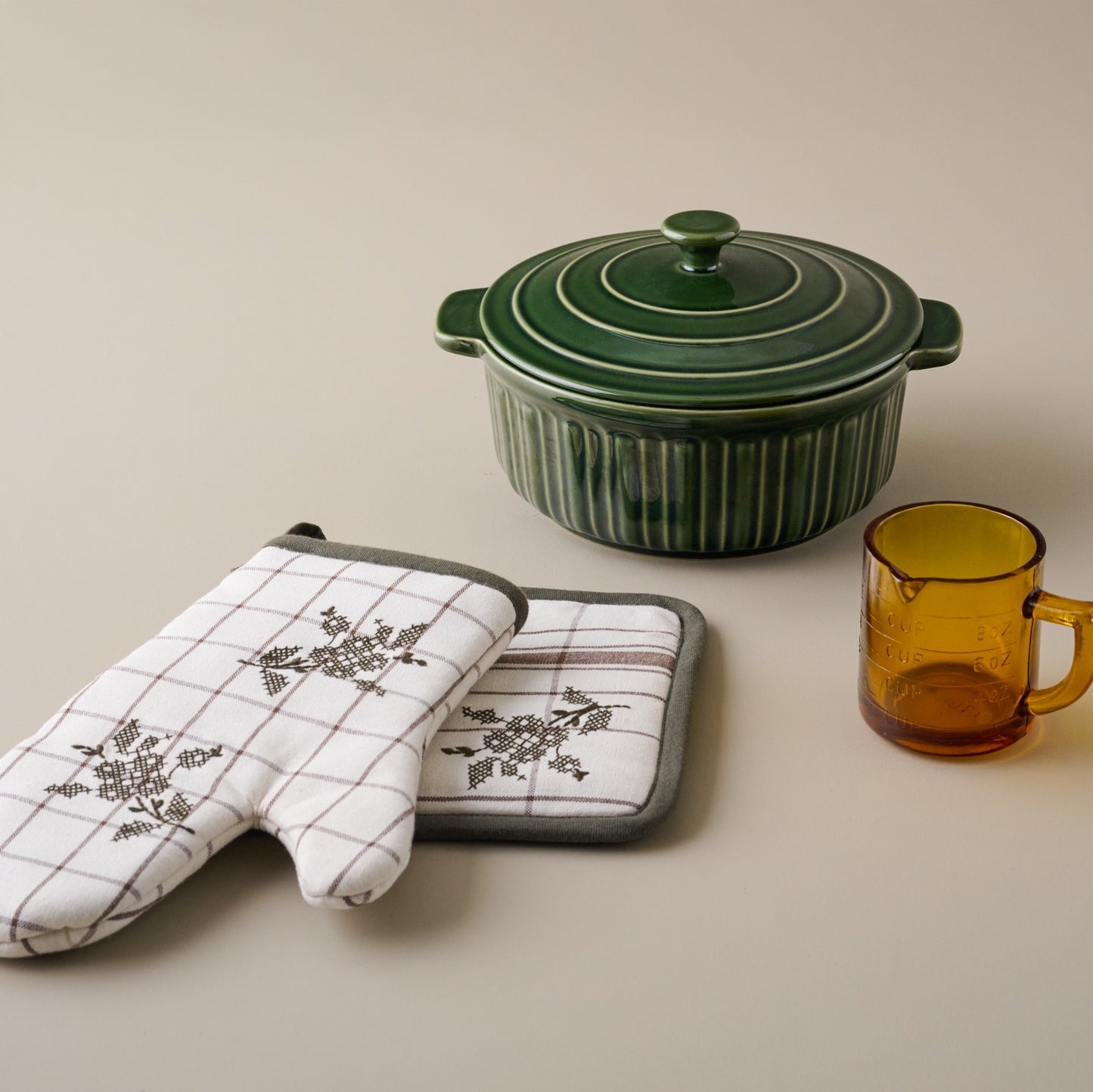 Talia Oven Set + Amber Measuring Cup + Forest Green Baking Dish Bundle
