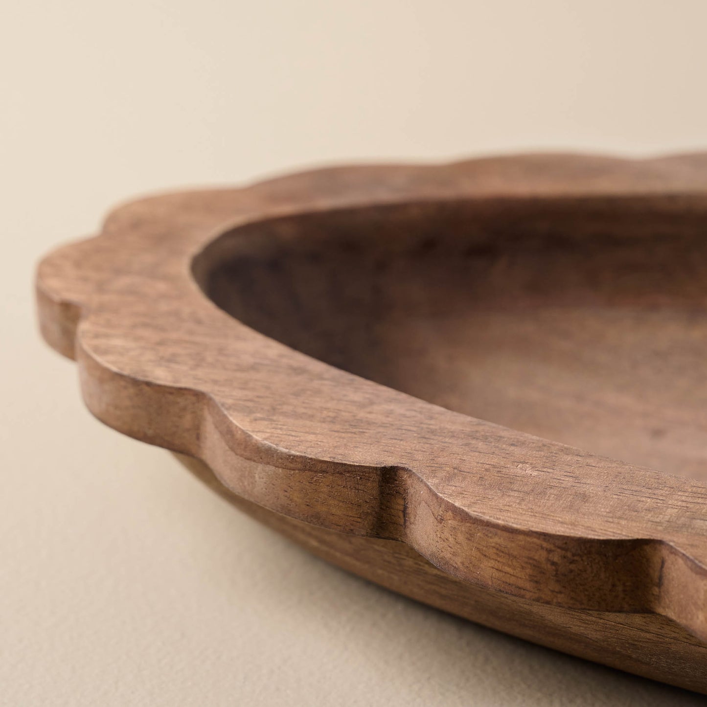 detail view of scallop edge on oval antiqued wood tray