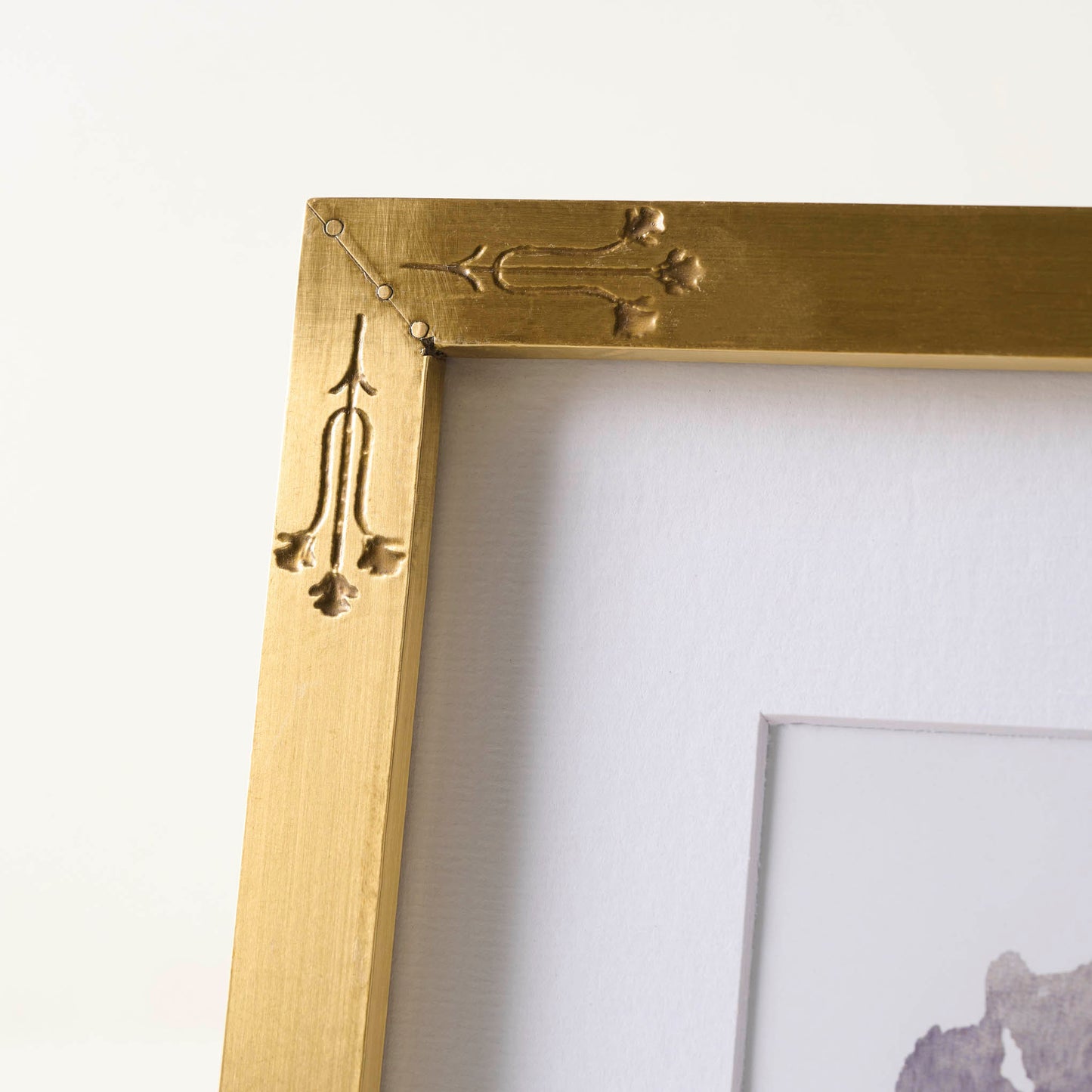 5x7 Floral Antique Brass Photo Frame corner up close