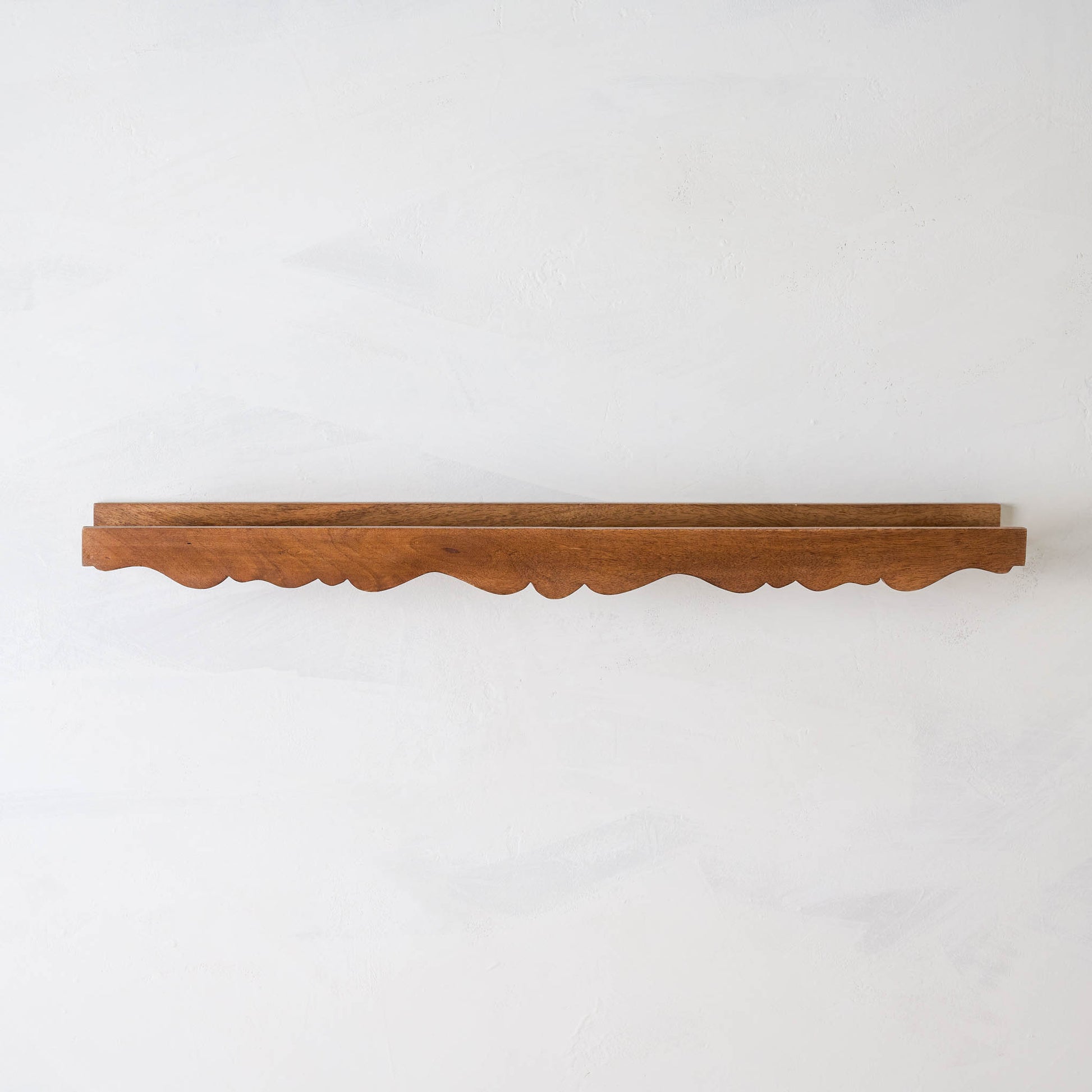 Daphne Wood Scalloped Picture Ledge
