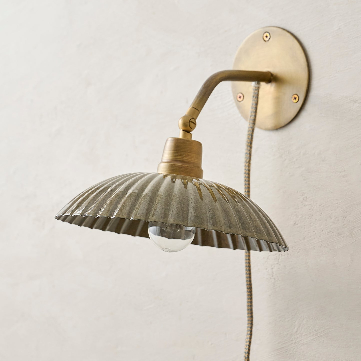 Chester Enamel Plug-in Sconce