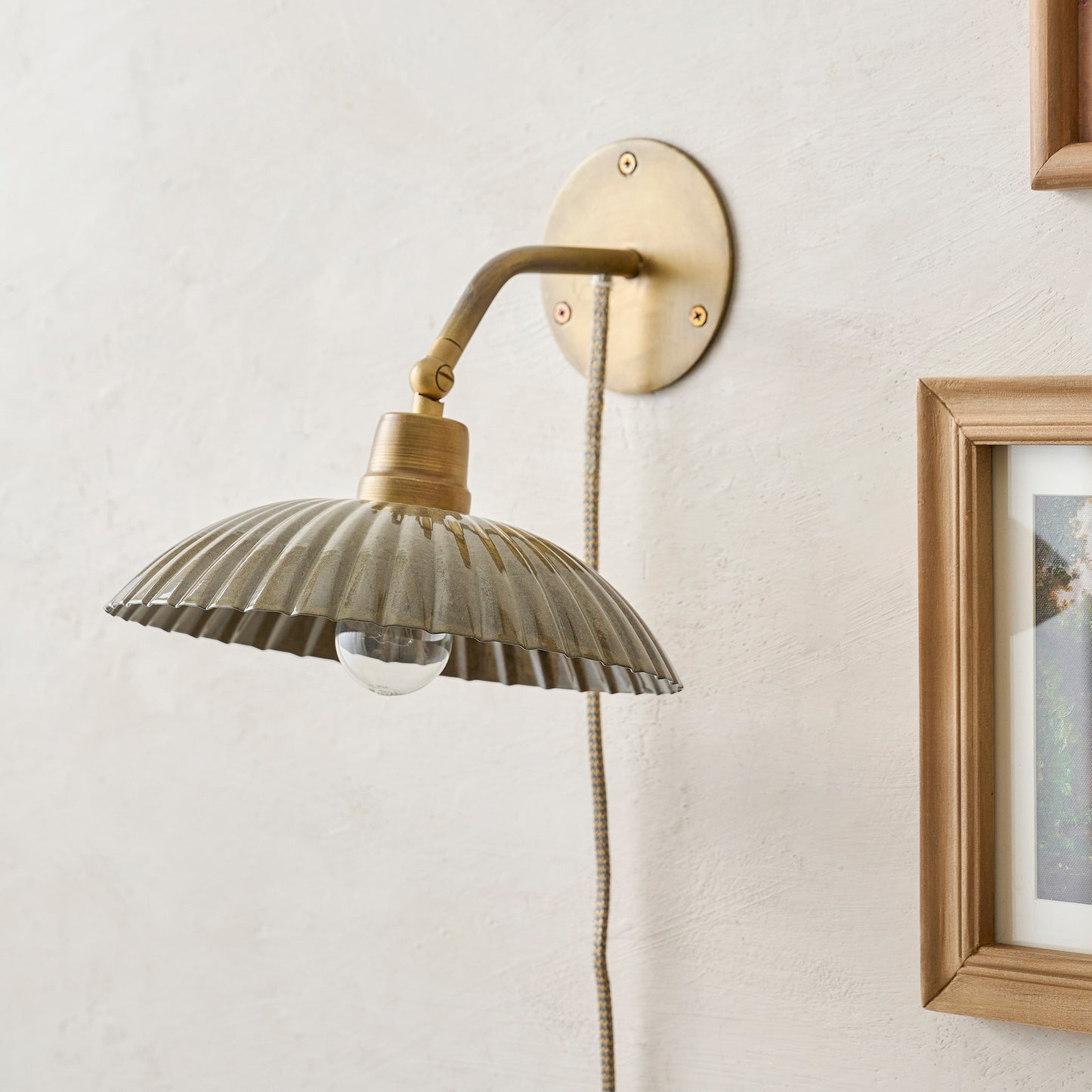 Chester Enamel Plug-in Sconce