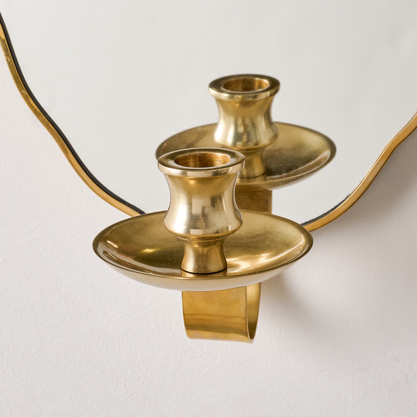 Clara Scalloped Mirrored Wall Sconce up close