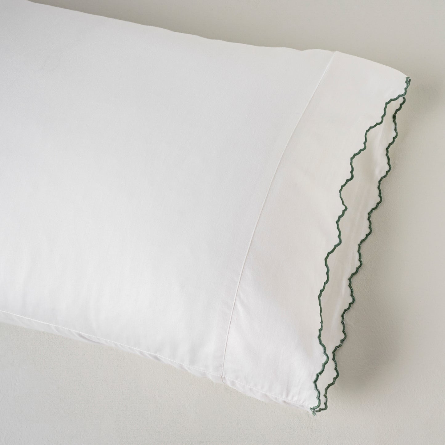 Optic White + Green Stitch Scalloped Edge Sheet Set