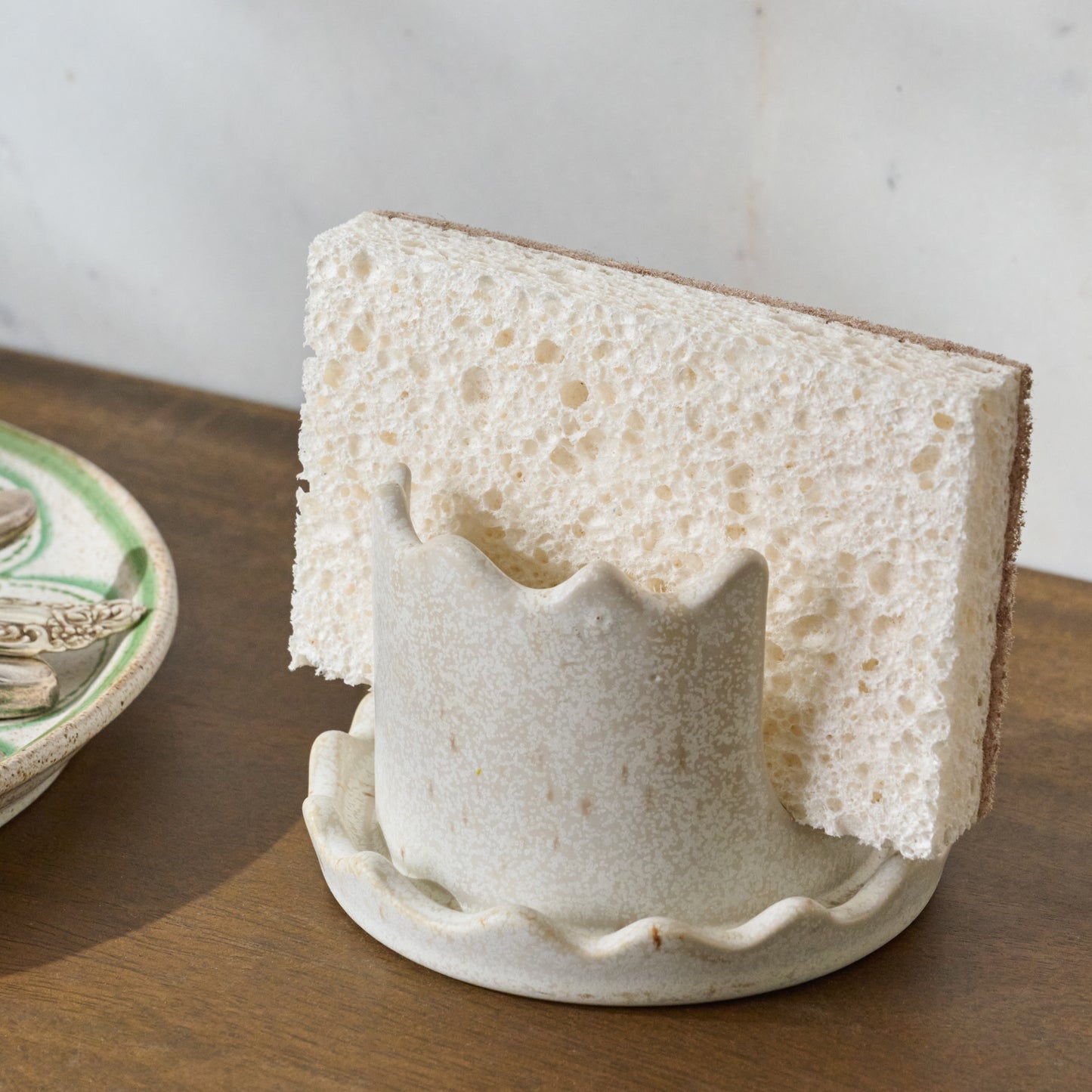 French White Sponge Keeper shown with sponge