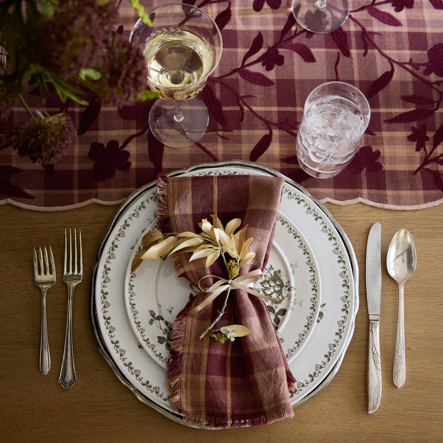 Heirloom Garden Floral Dinner Plate at a place setting