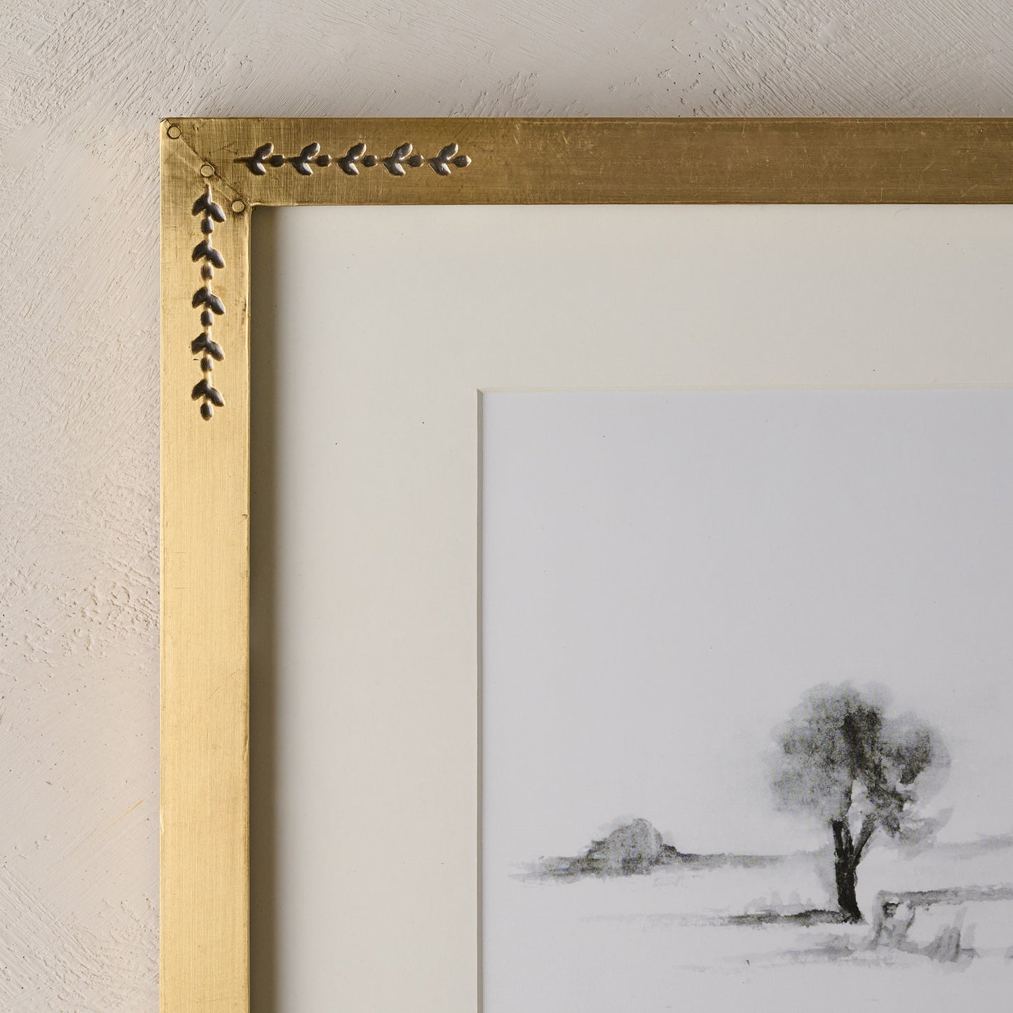 8x10 Floral Antique Brass Picture Frame corner up close