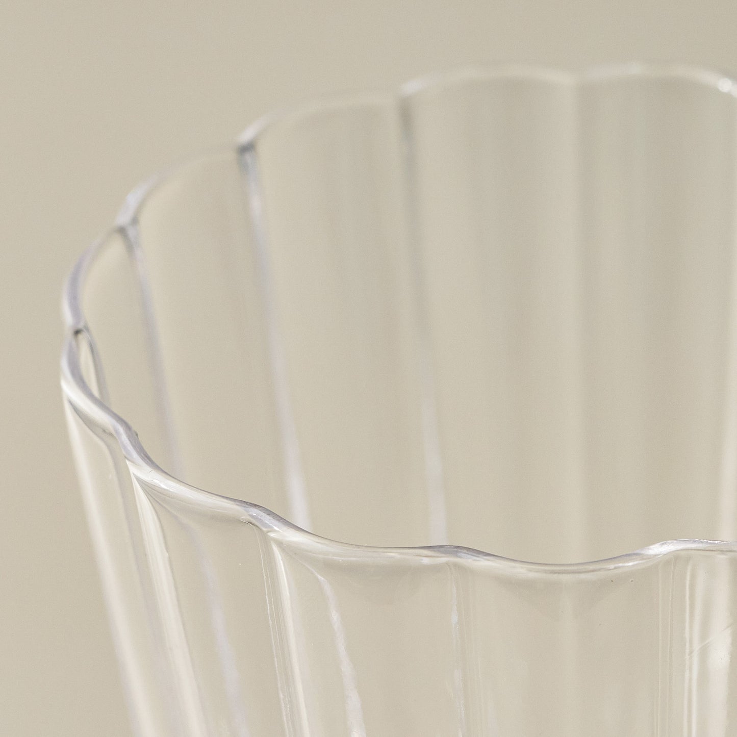 Scalloped Rim Glass Tumbler up close