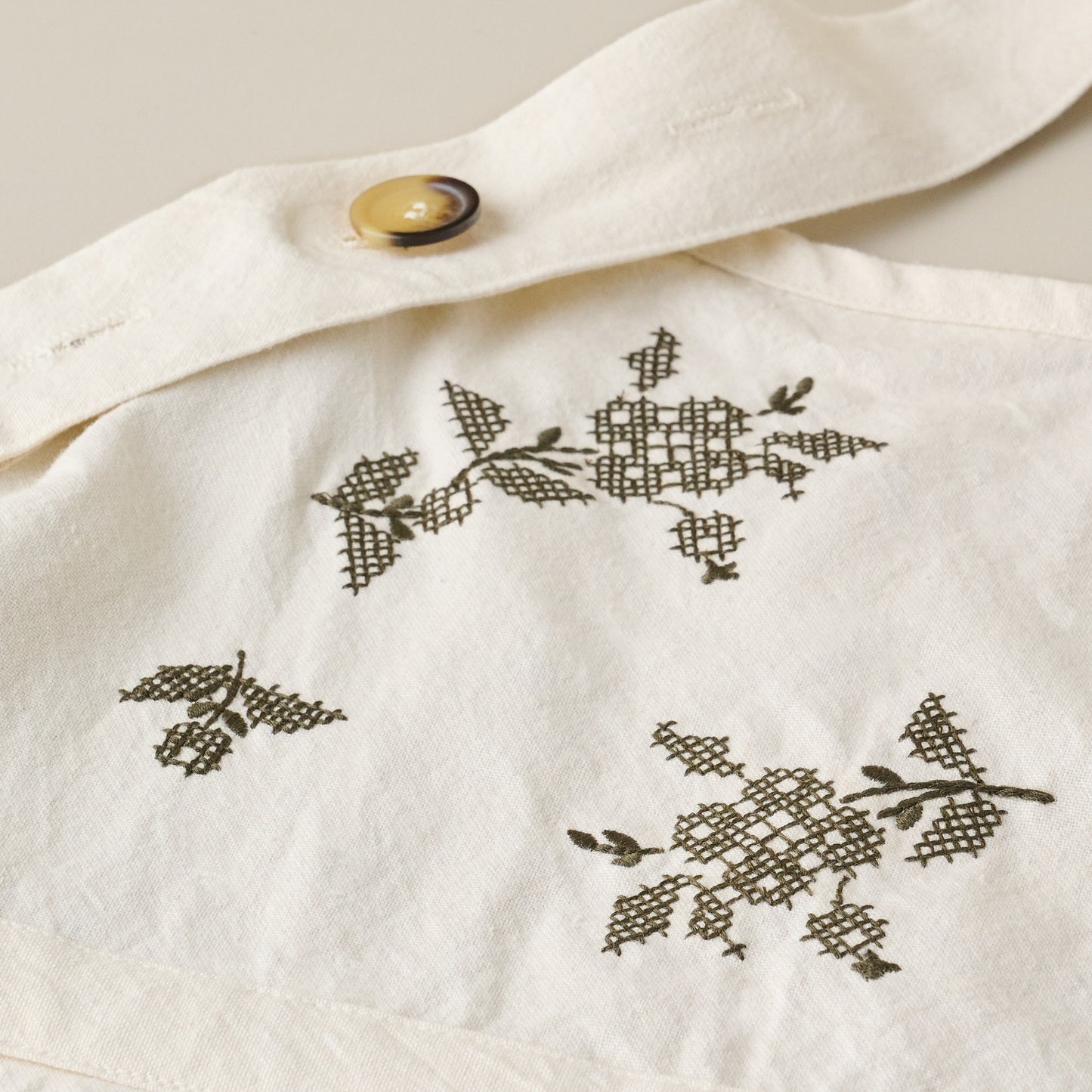 Talia Floral Grid Apron up close