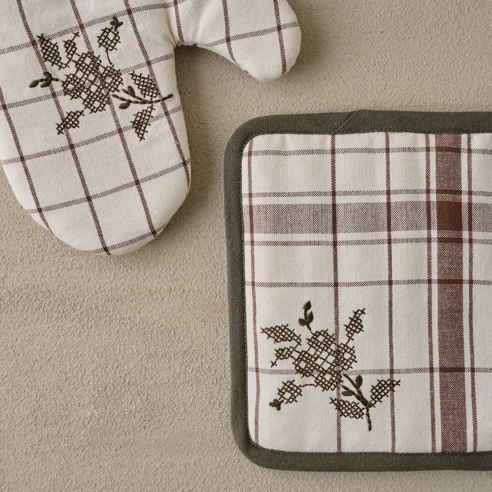 Talia Floral Oven Mitt + Pot Holder Set