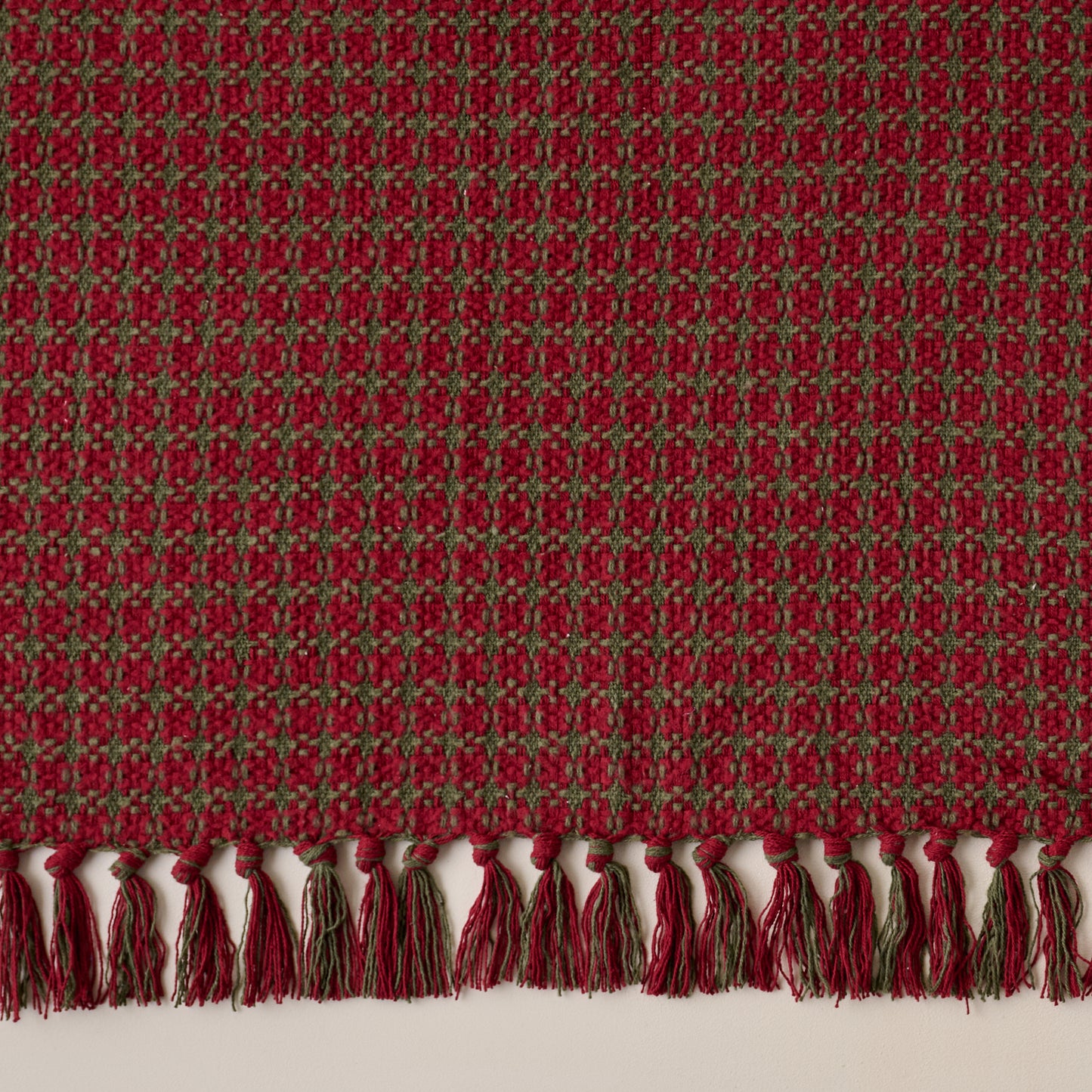 Red & Green Aspen Throw fringe up close