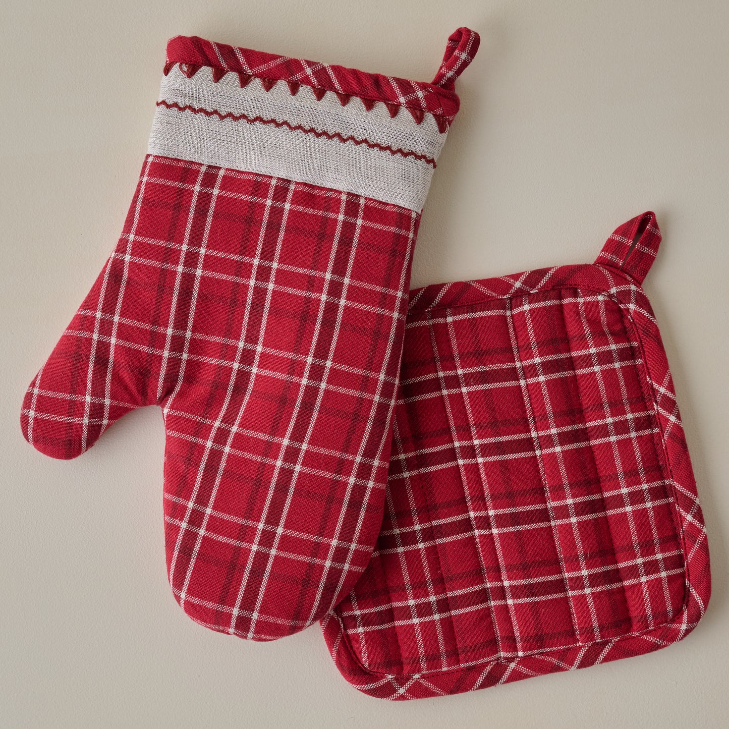 Magnolia Vintage Red Plaid Oven Mitt and Pot Holder Set