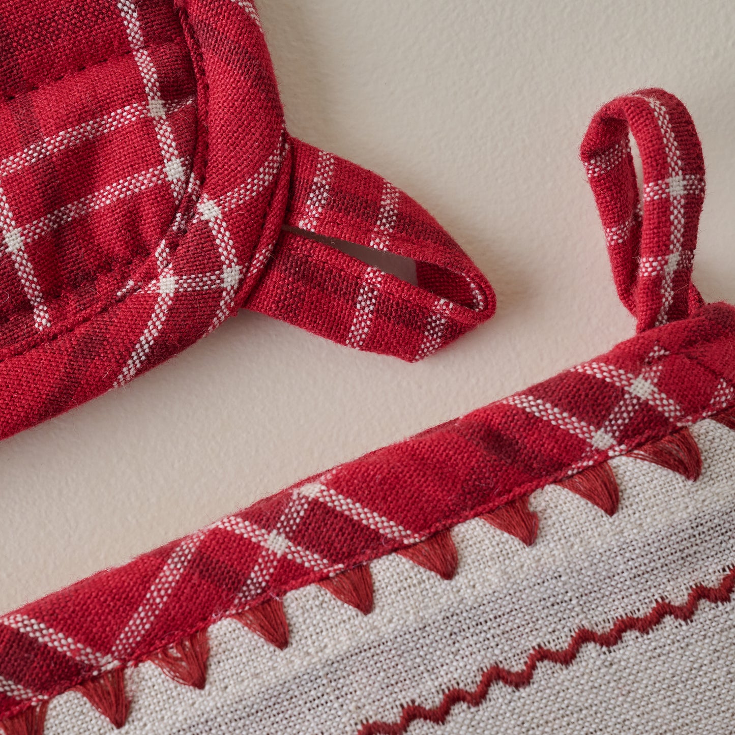 Magnolia Vintage Red Plaid Oven Mitt and Pot Holder Set up close