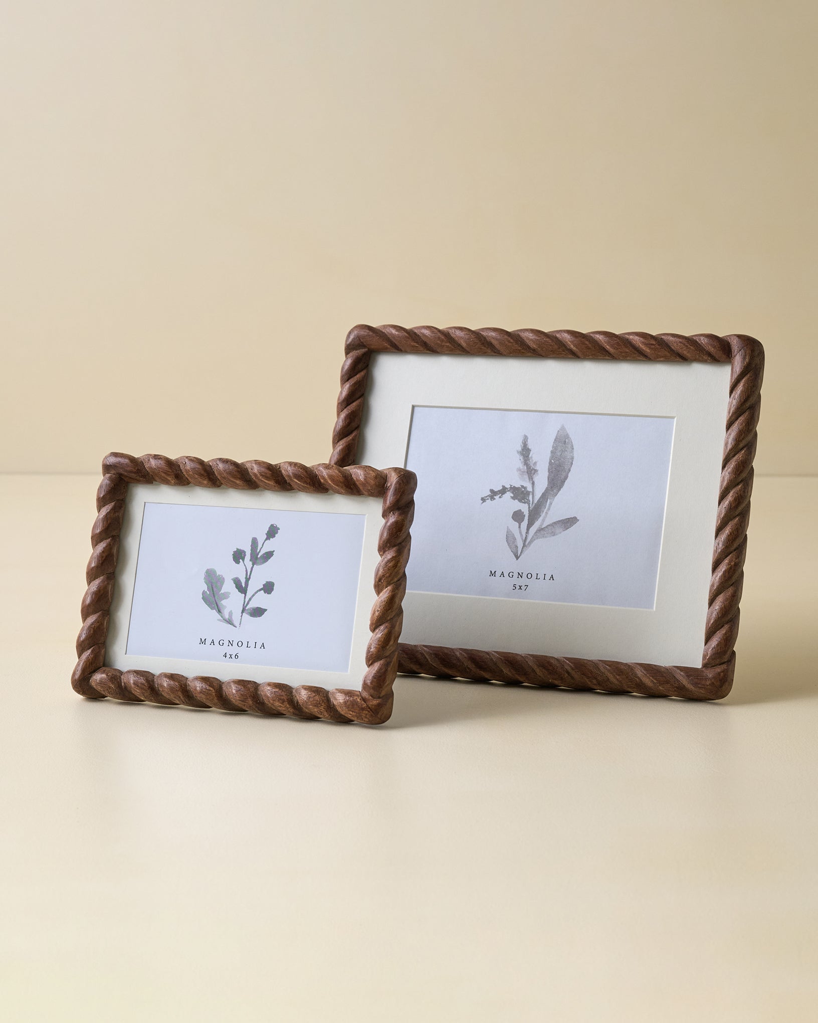 Lorrie Twisted Wood Frame – Magnolia