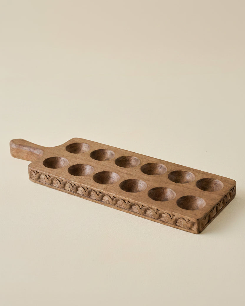 Antiqued Wood Tulip Carved Edge Egg Tray – Magnolia