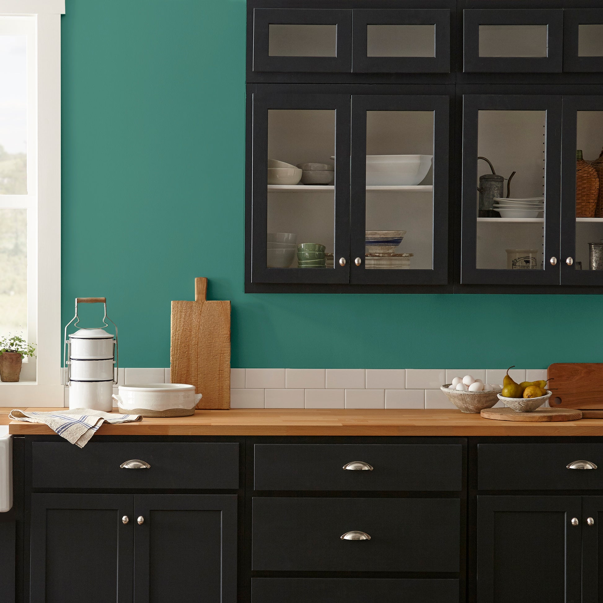crisp hunter green with golden accents paint named aspen leaf shown painted on kitchen wall