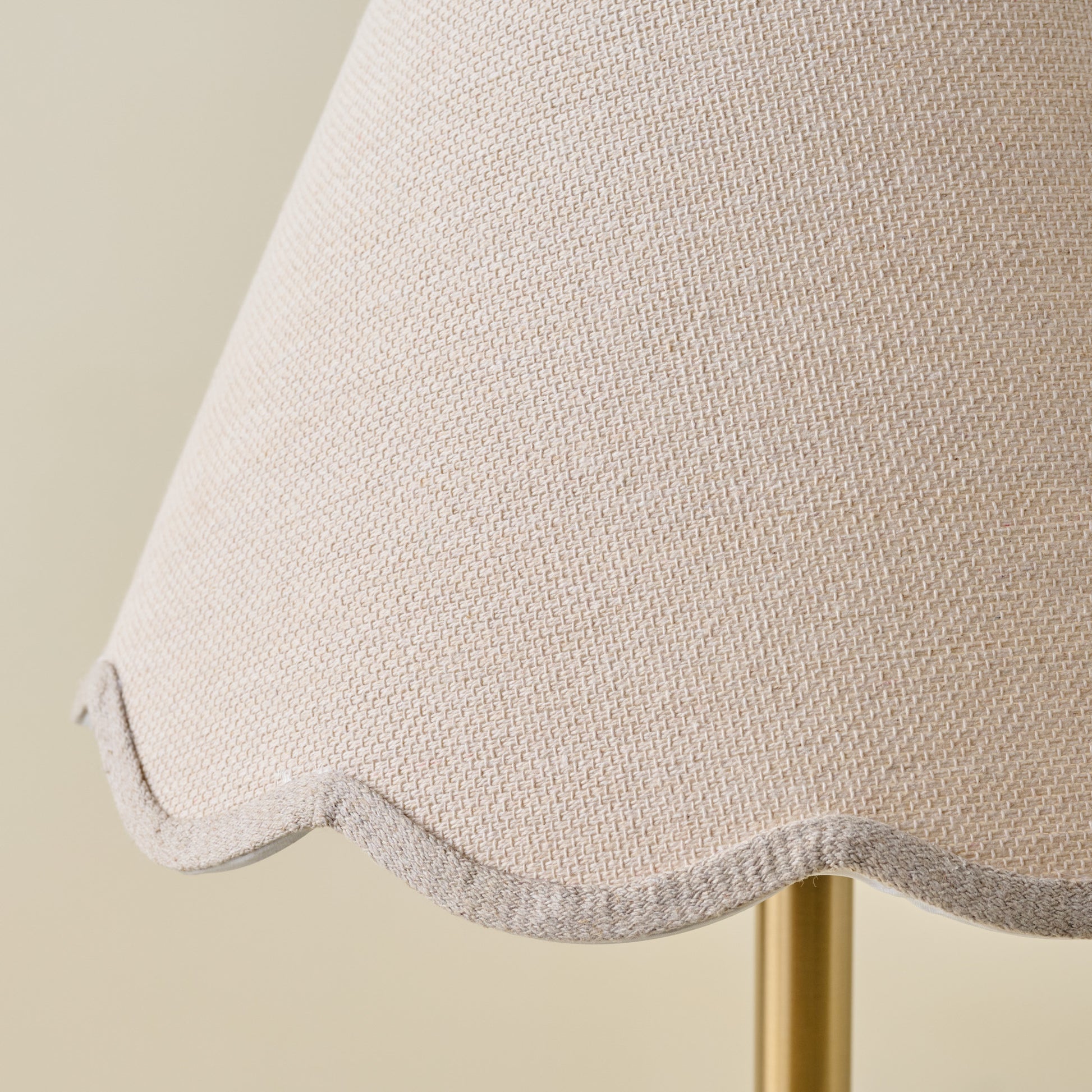 Natural Linen Scallop Shade edge up close