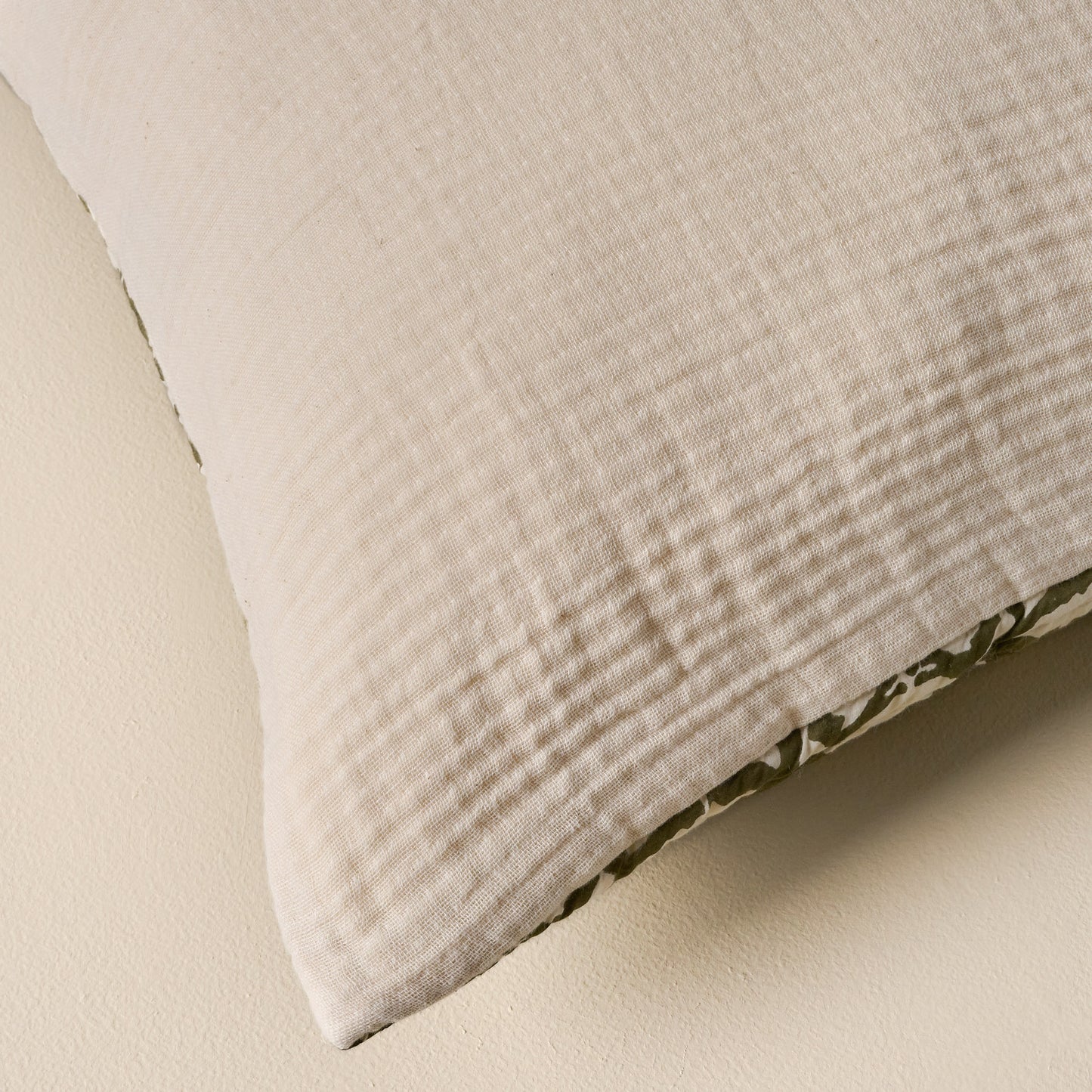 Tuscany Green Pivoine Fleurs Sham back corner shown up close