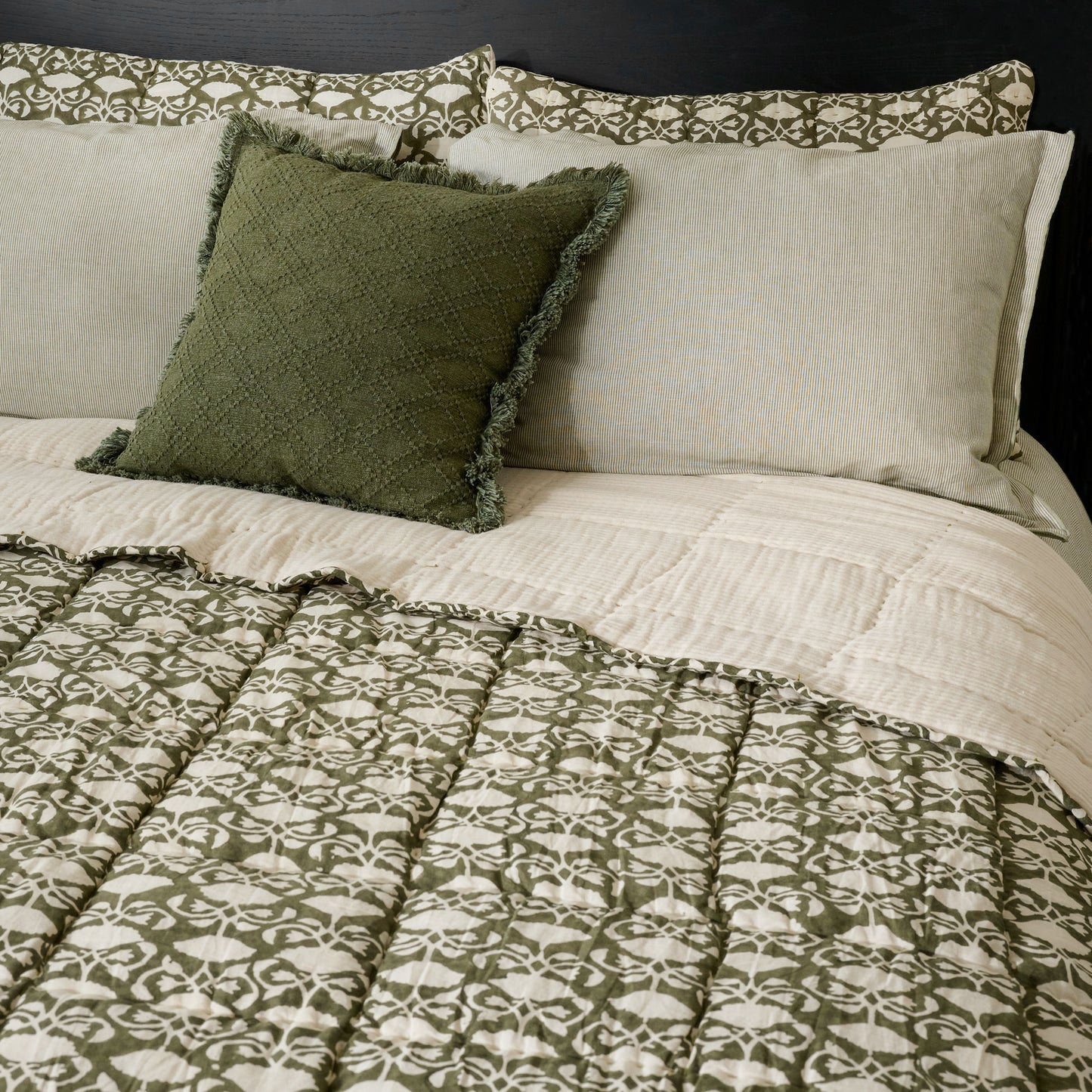 Tuscany Green Pivoine Fleurs Sham shown on bed