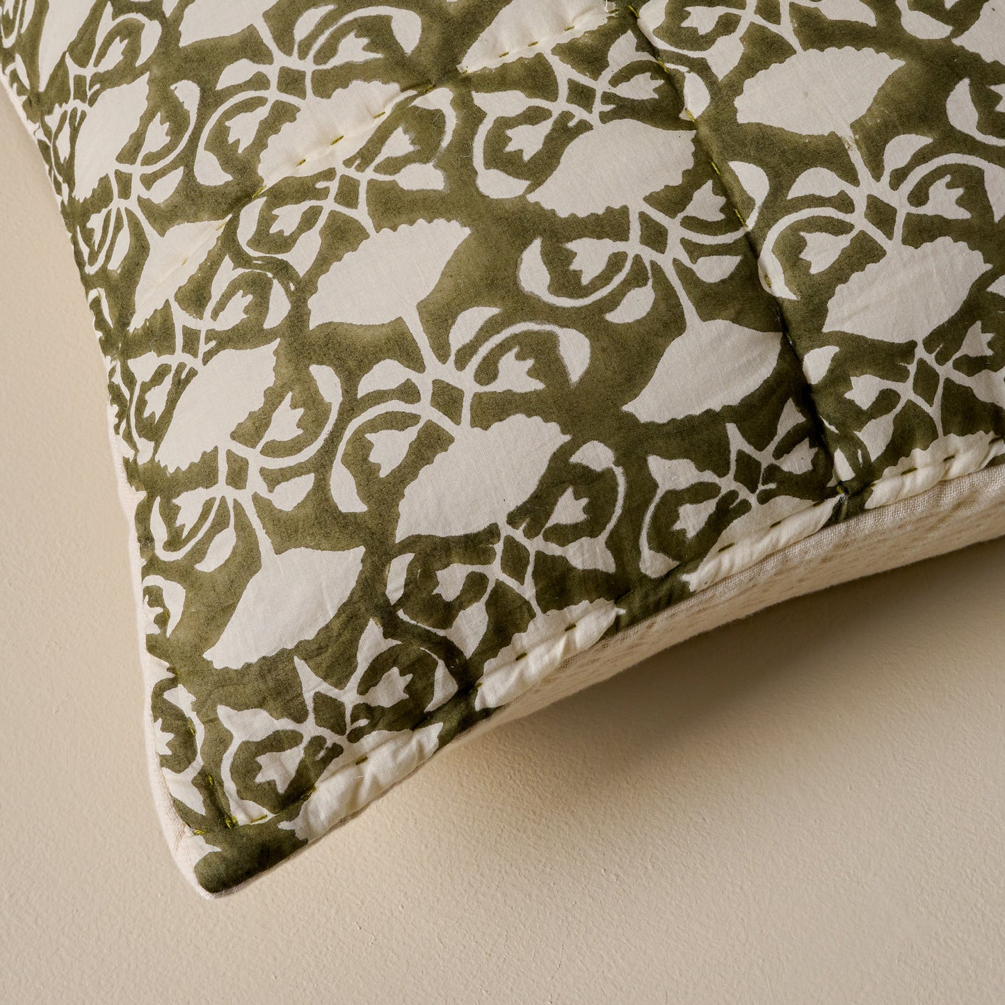 Tuscany Green Pivoine Fleurs Sham corner shown up close