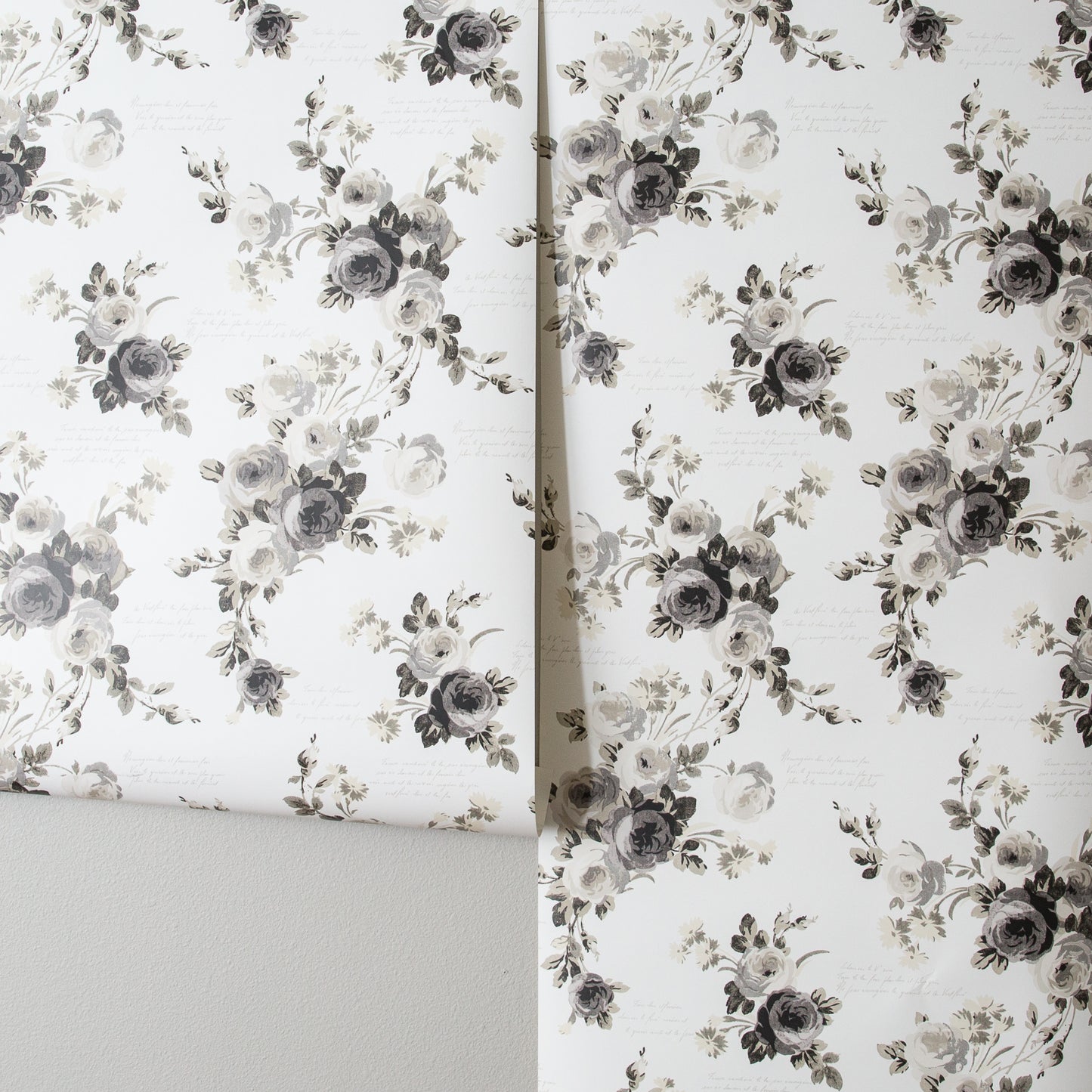 Heirloom Rose Wallpaper