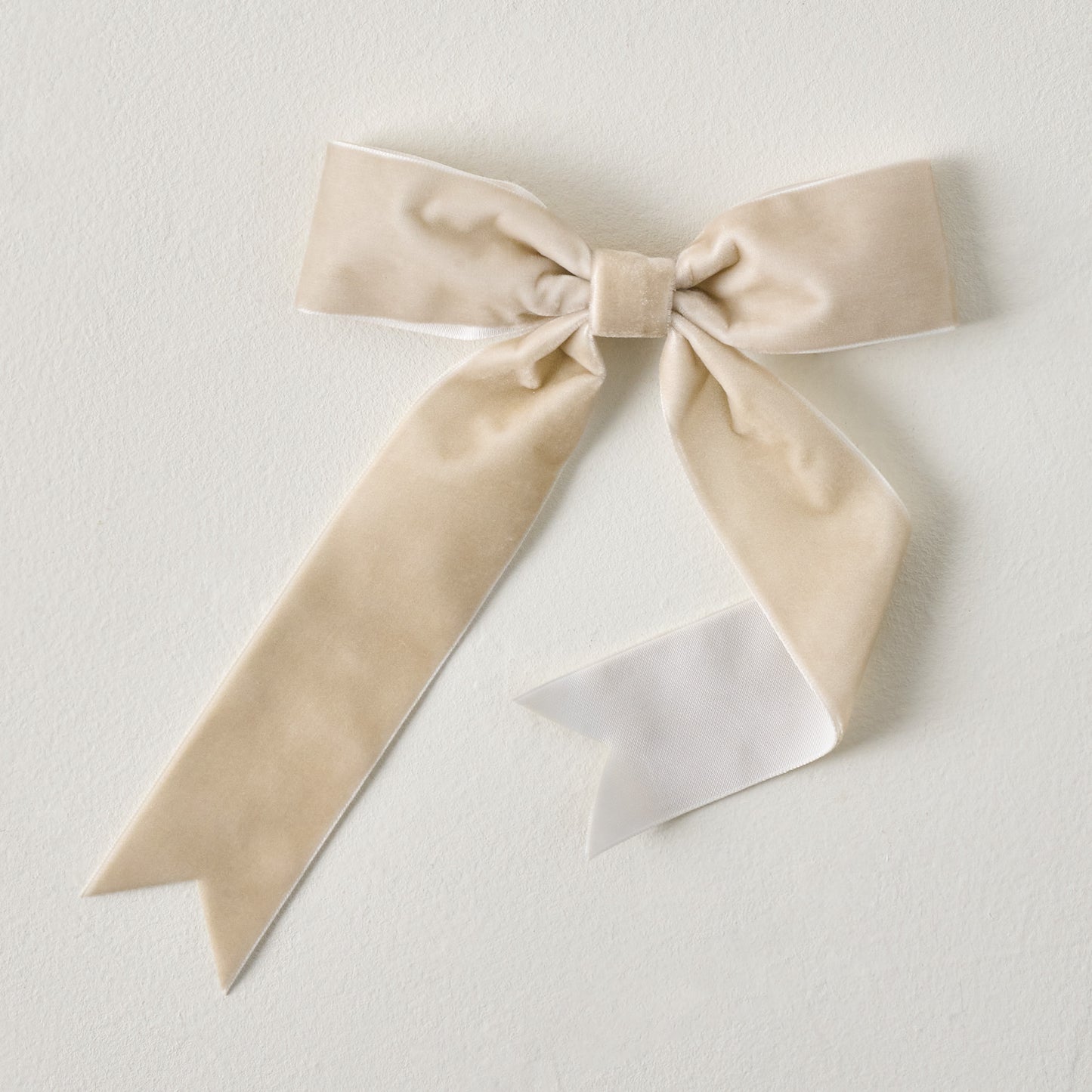 Velvet Bow Ornament Clip in champagne