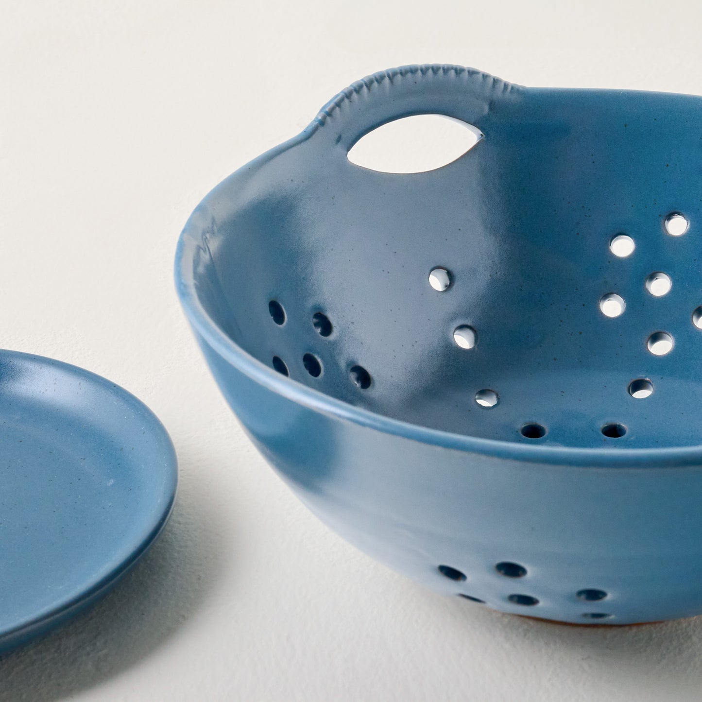 Maribel Stoneware Colander + Plate up close