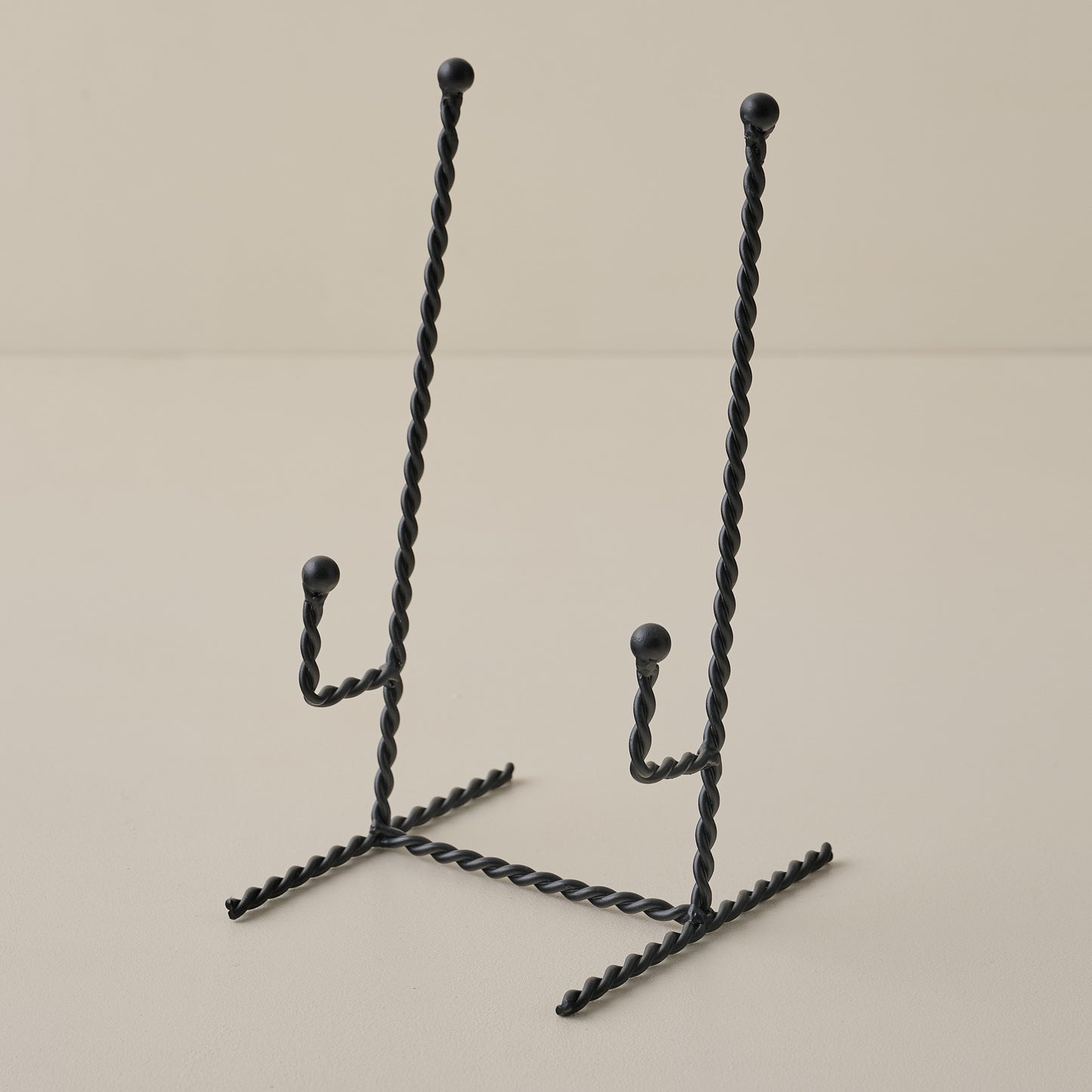 Twisted Metal Frame Easel