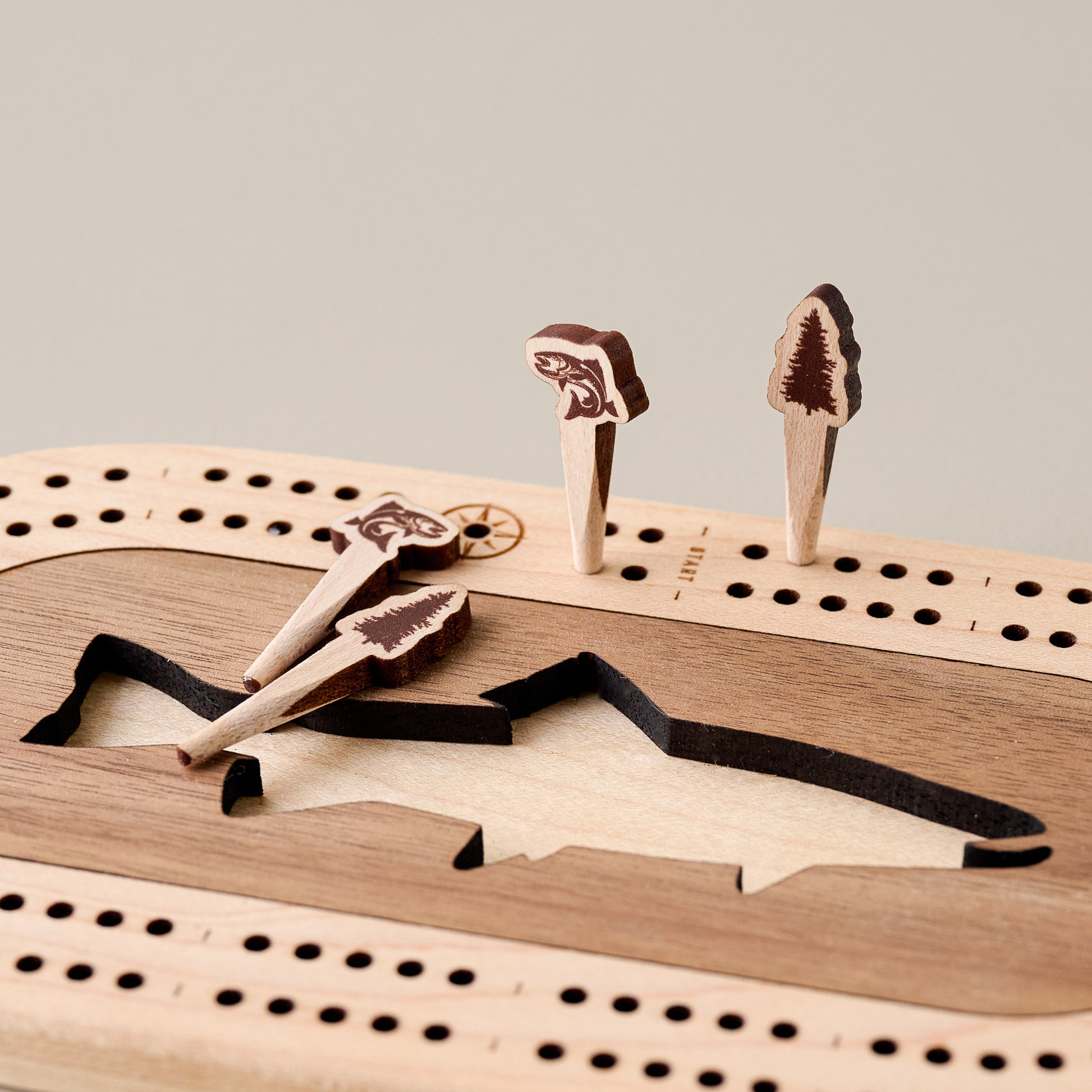 Wildlife Mini Travel Cribbage Board up close