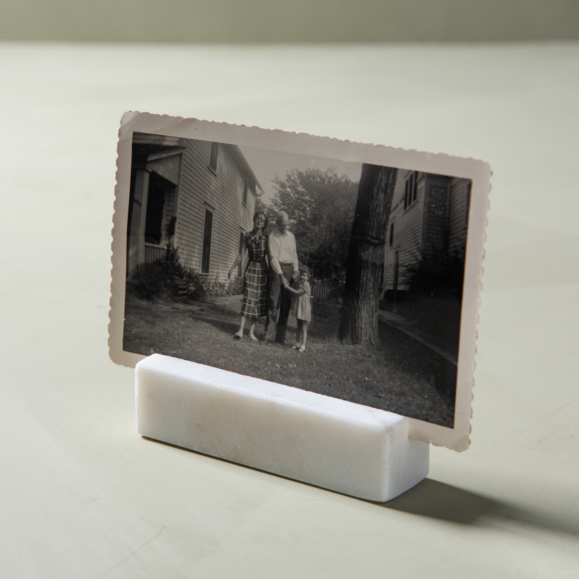 marble placecard holder