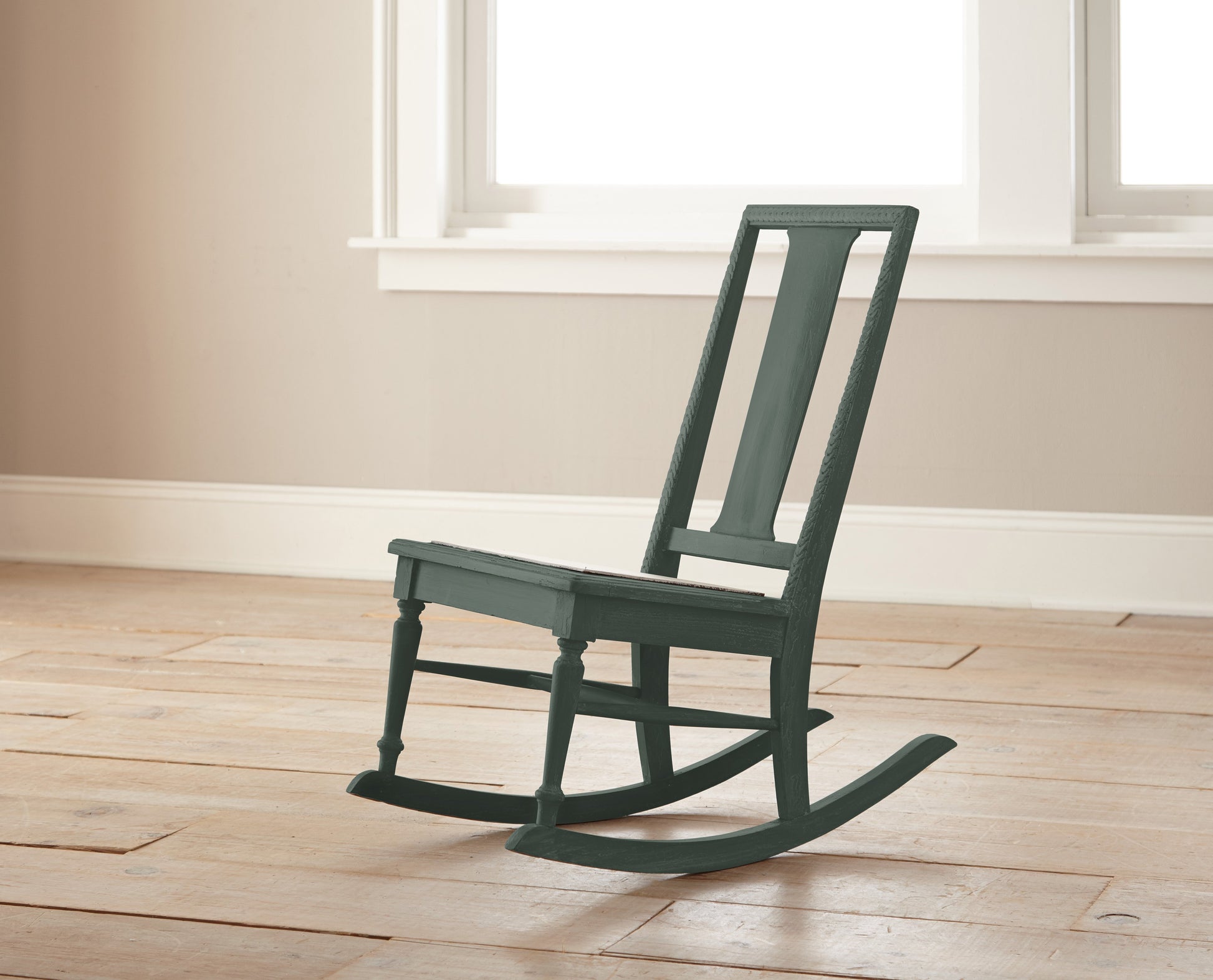 Deep hunter green chalk style paint