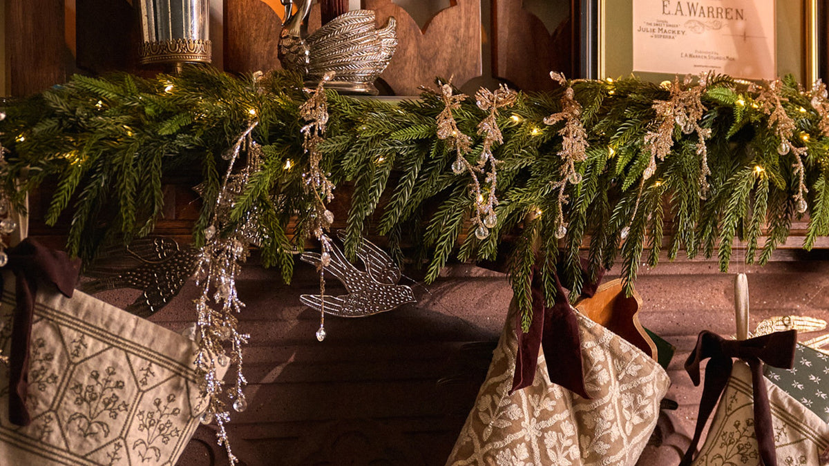 Holiday Decor: Seasonal Decorations & Home Decor