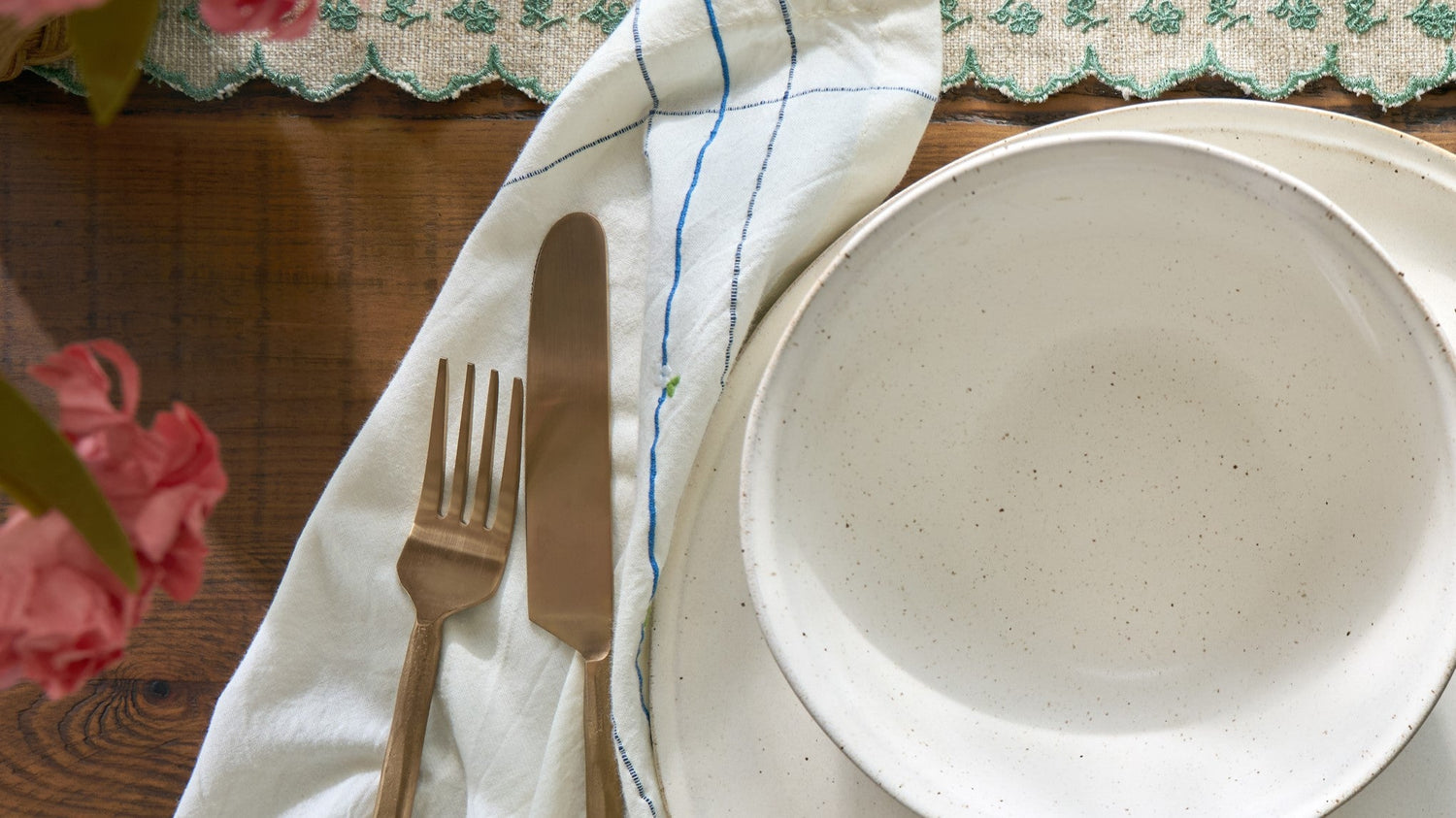 Shop new dinnerware, tablecloths and napkins, drinking glasses and more.