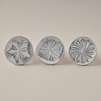 Pretty Pleated Cookie Stamp designs shown