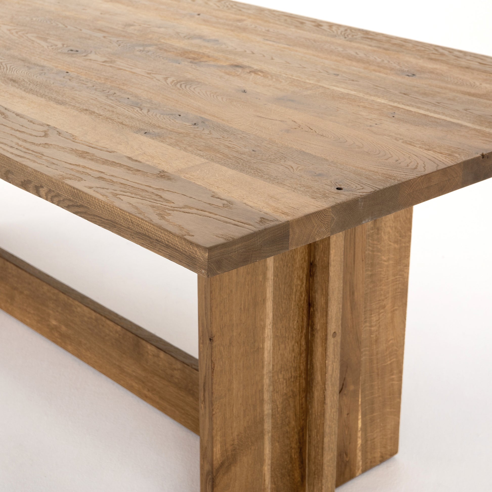 Ollie Dining Table corner